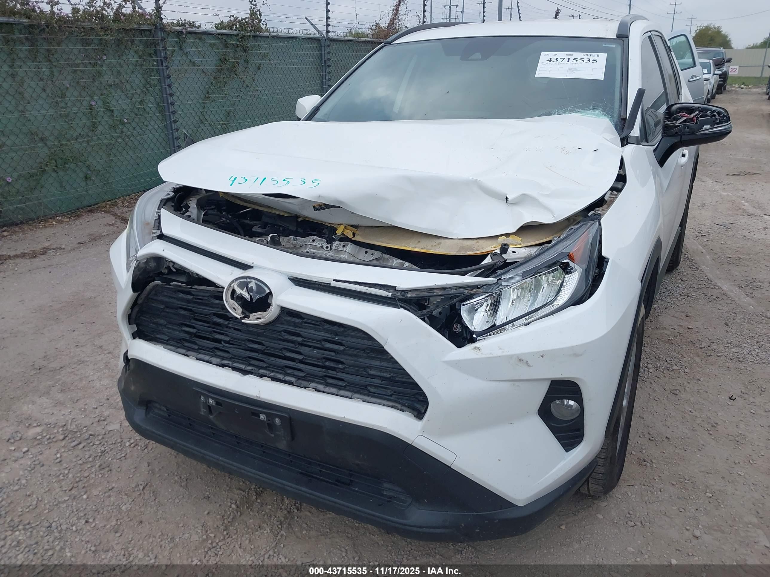 TOYOTA RAV4 image 6