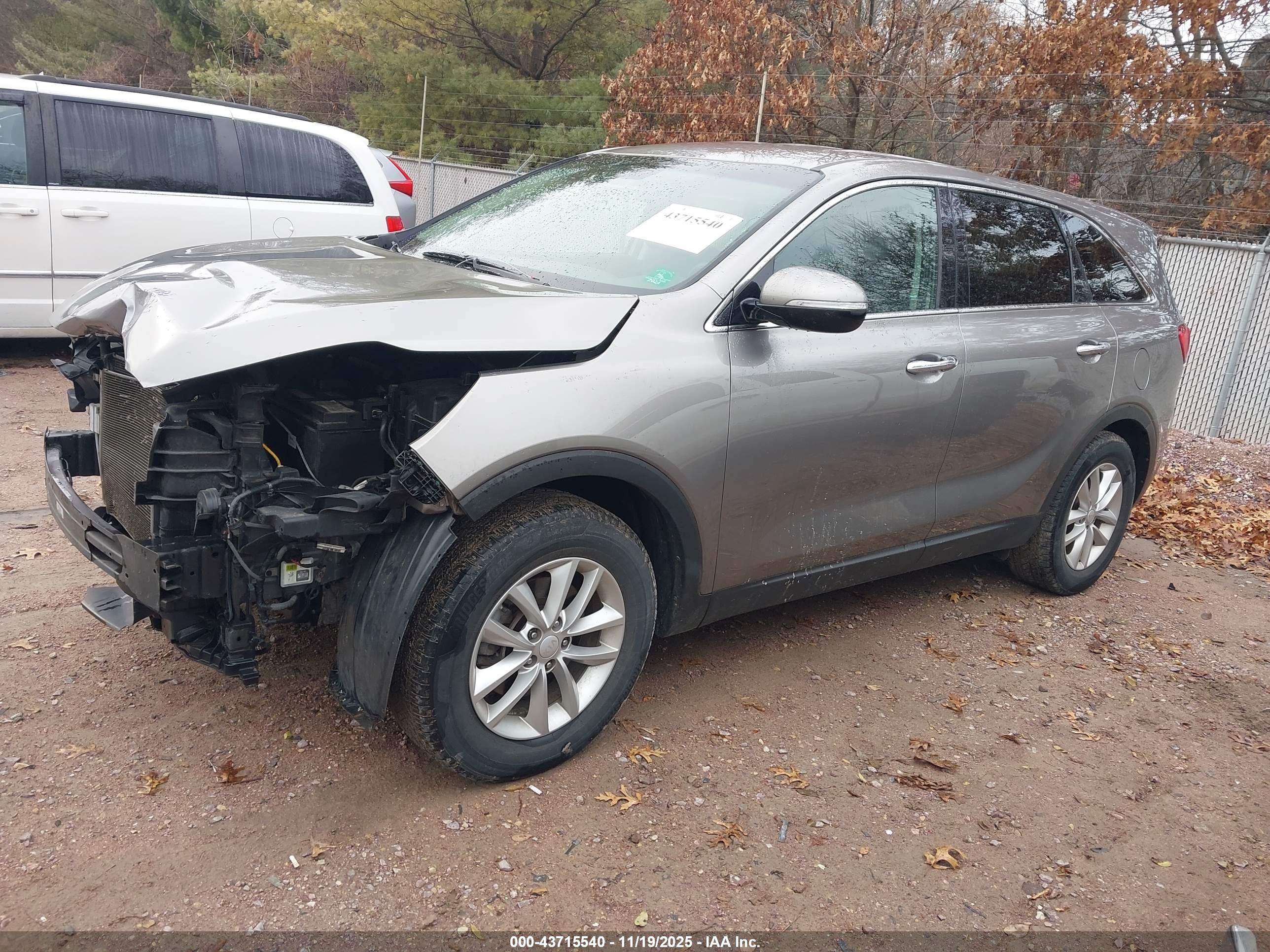 KIA SORENTO image 2