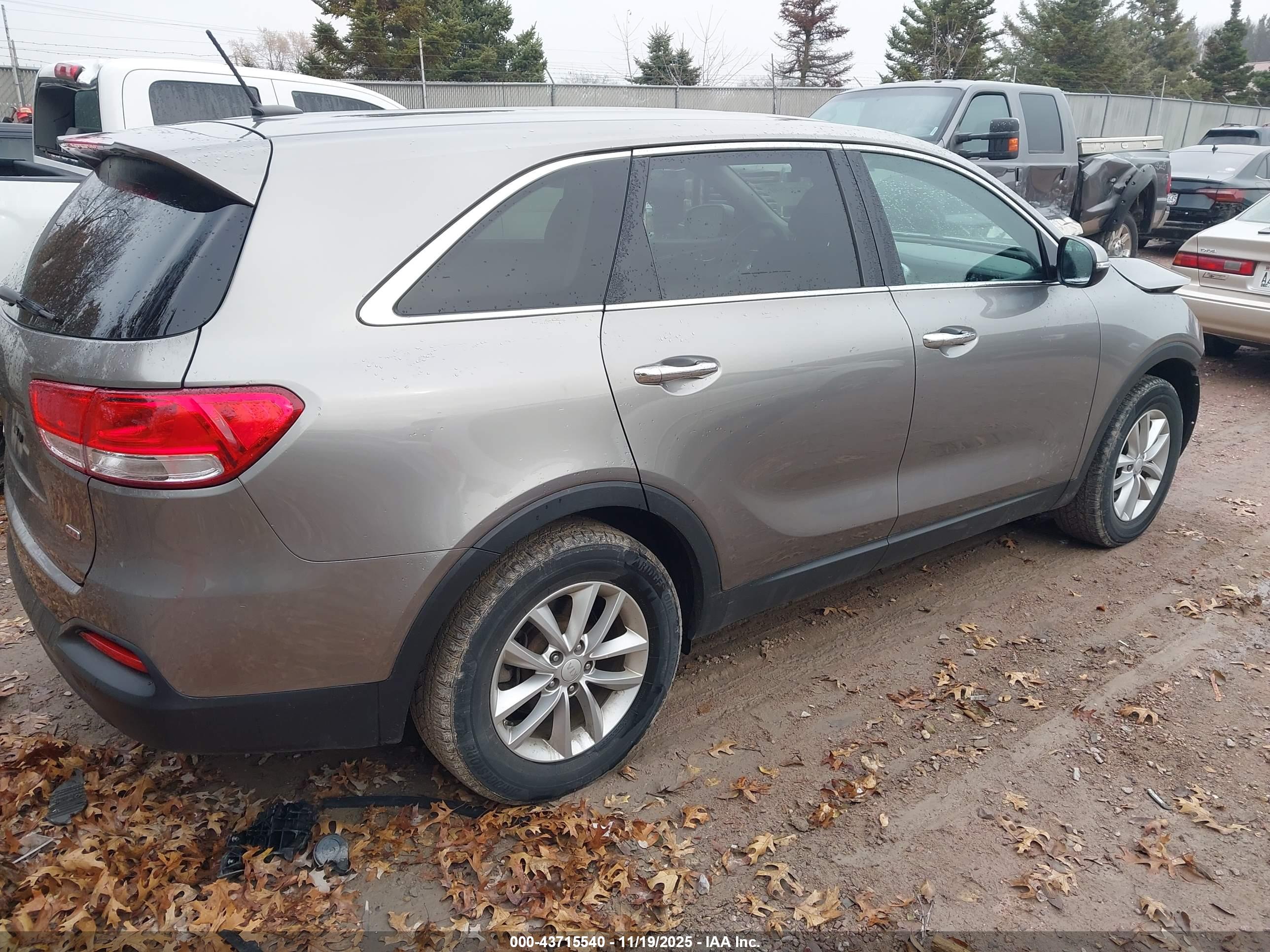 KIA SORENTO image 4