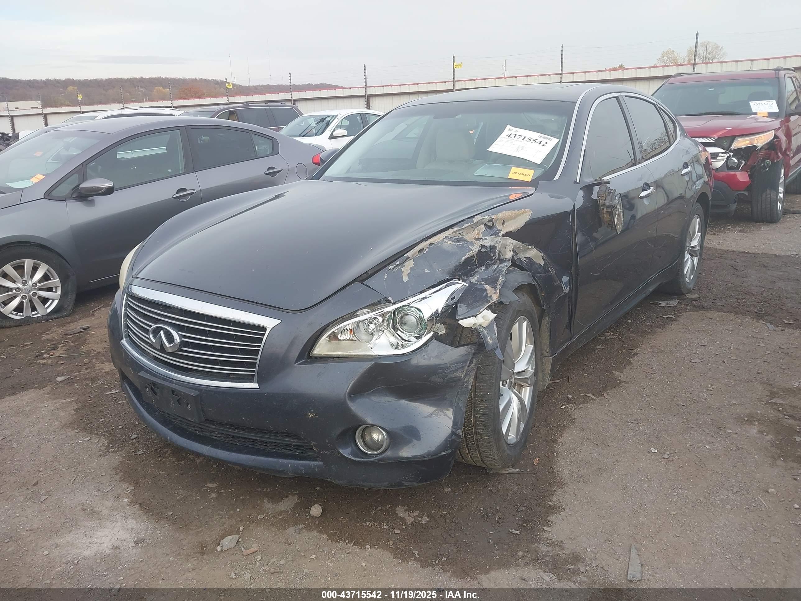 INFINITI M37 image 2