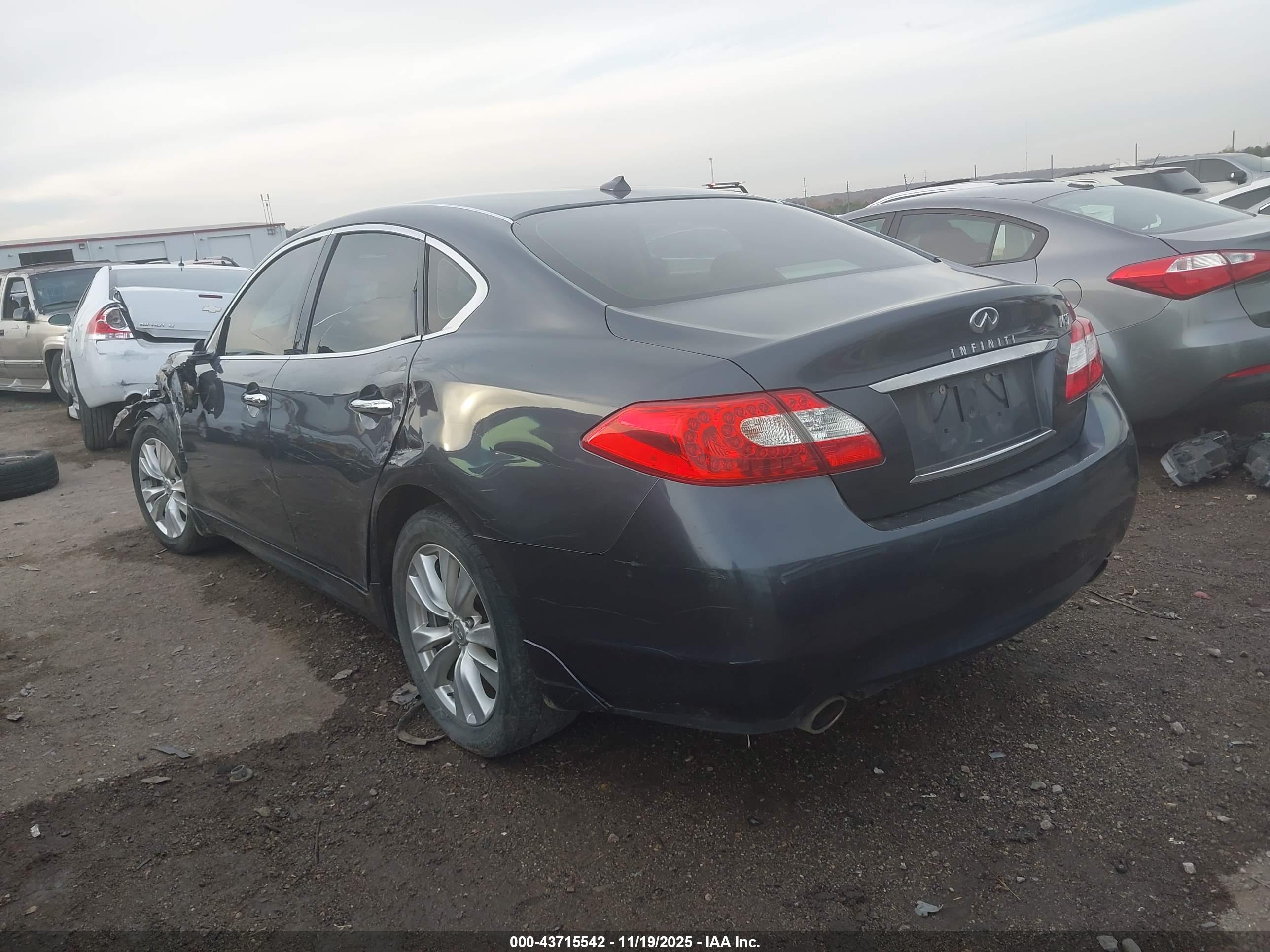 INFINITI M37 image 3