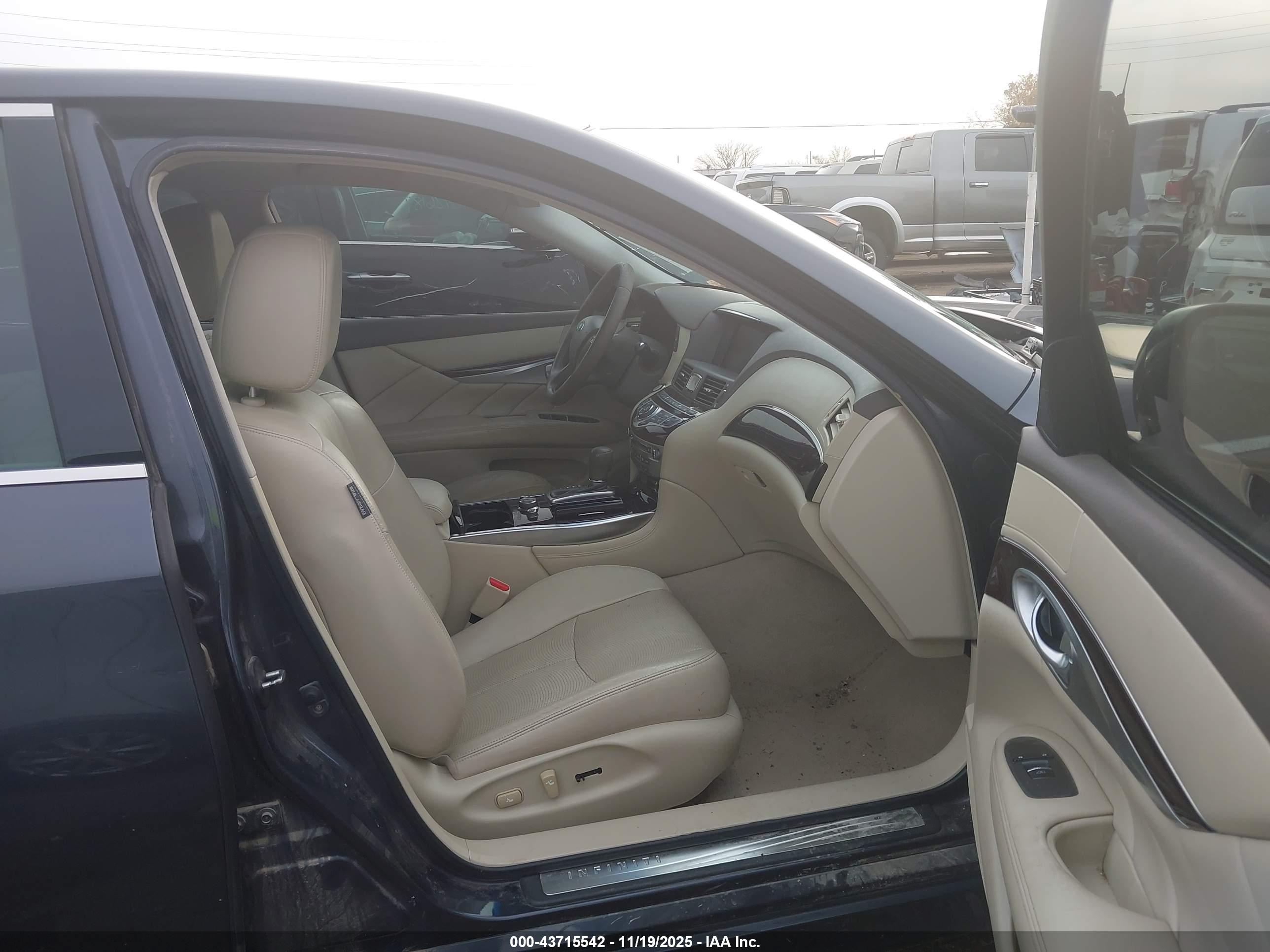 INFINITI M37 image 5