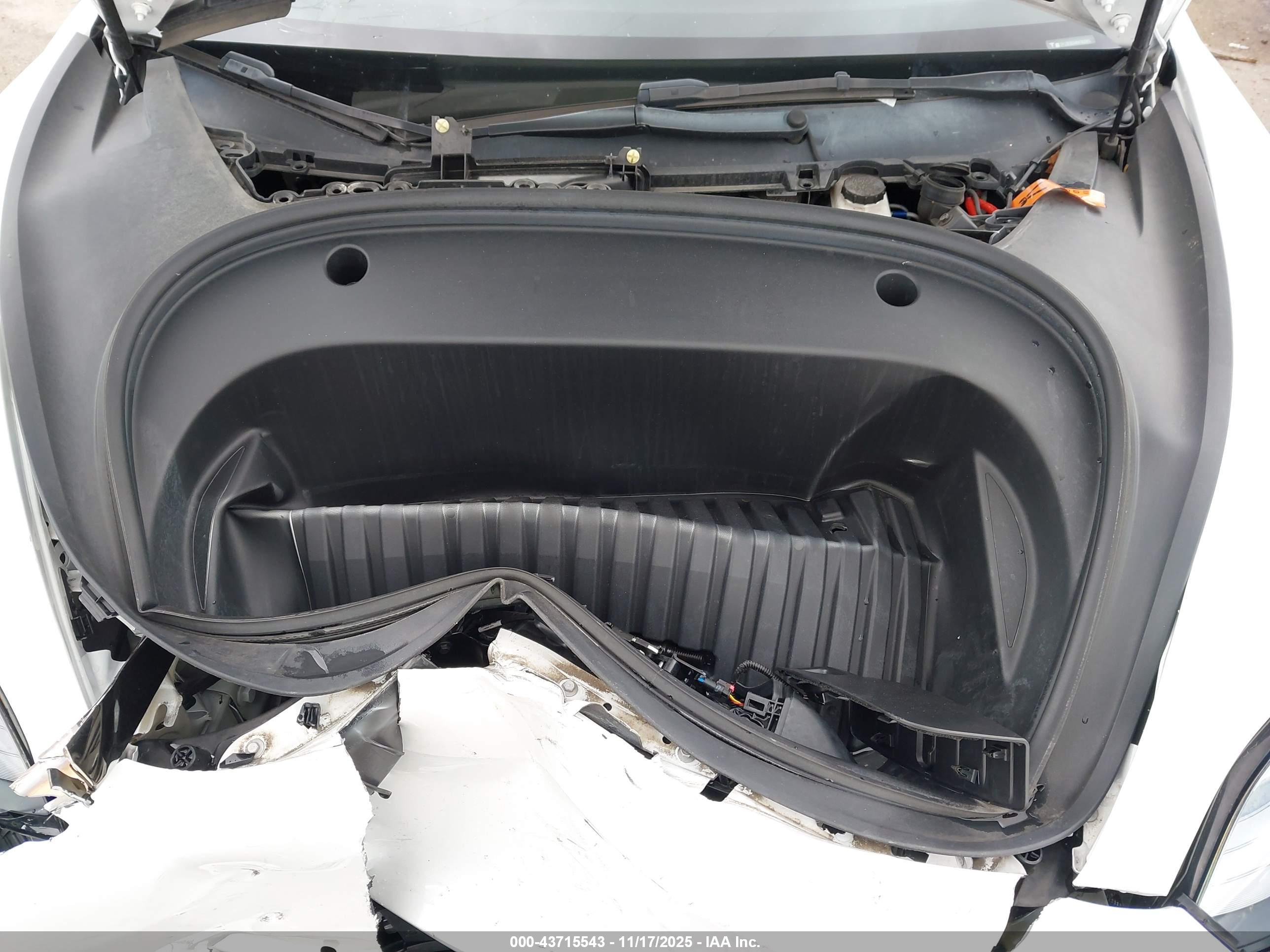 TESLA MODEL image 10