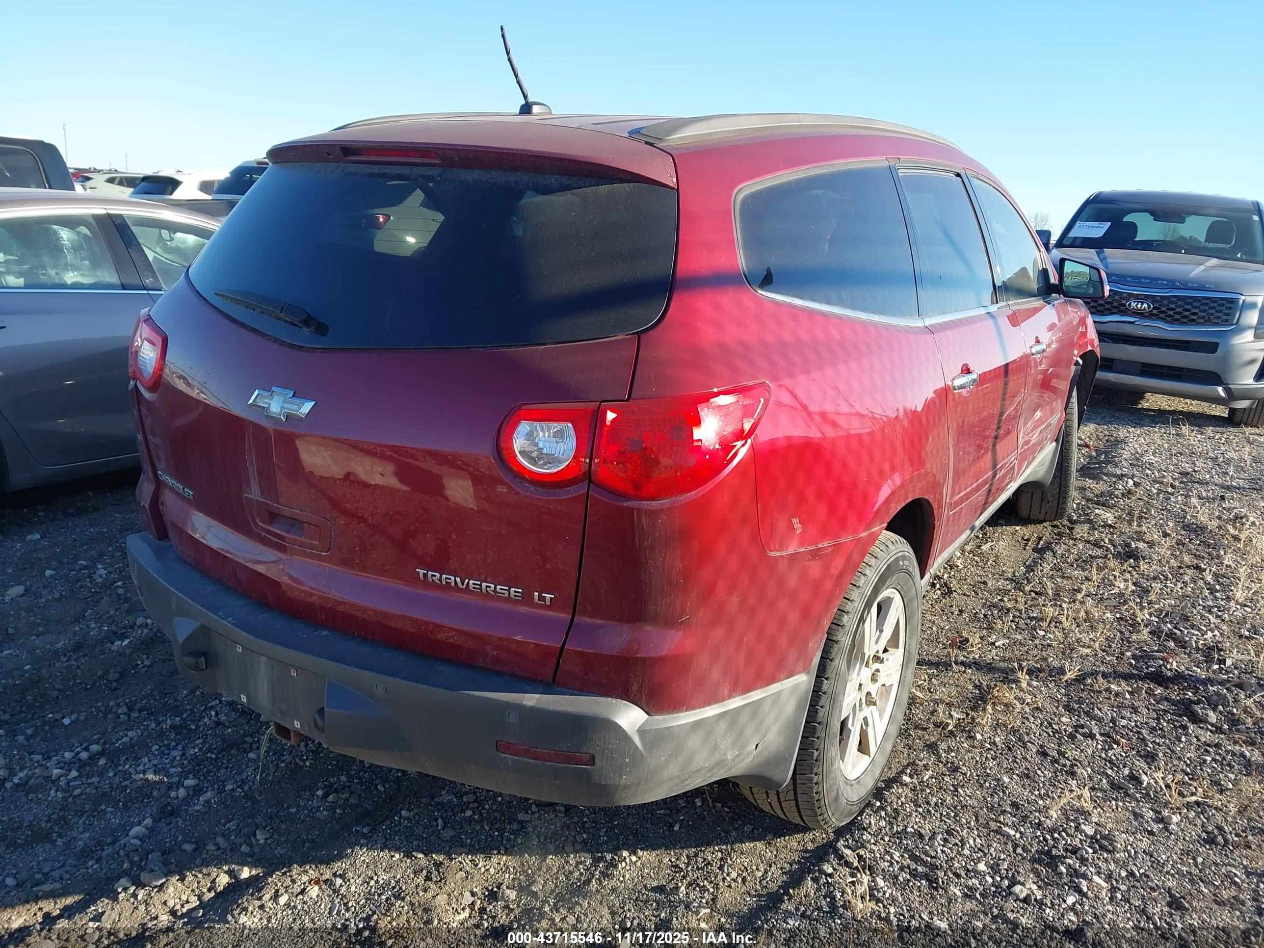 CHEVROLET TRAVERSE image 4