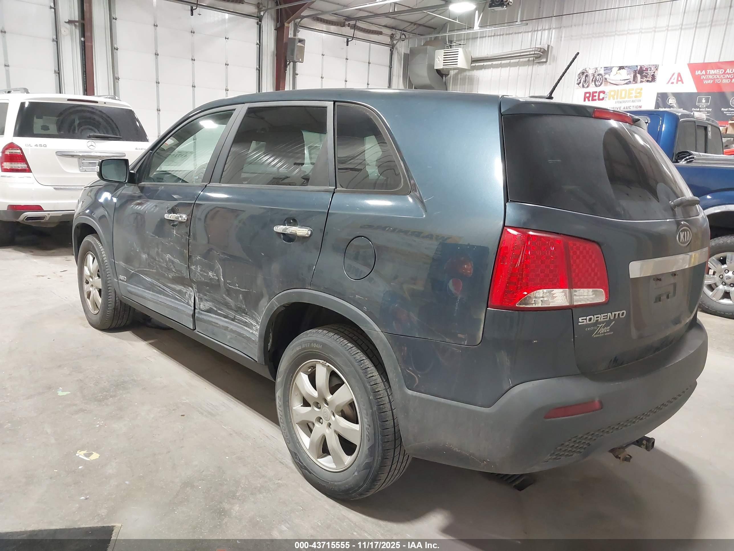 KIA SORENTO image 3