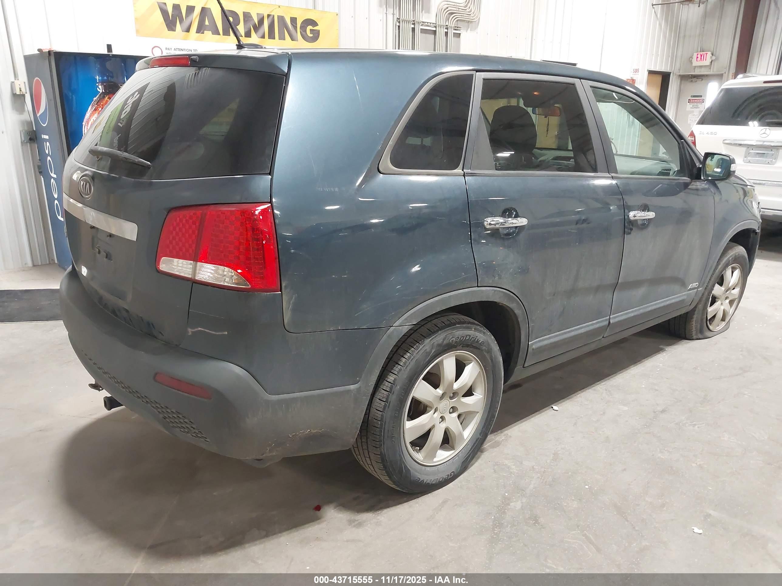 KIA SORENTO image 4