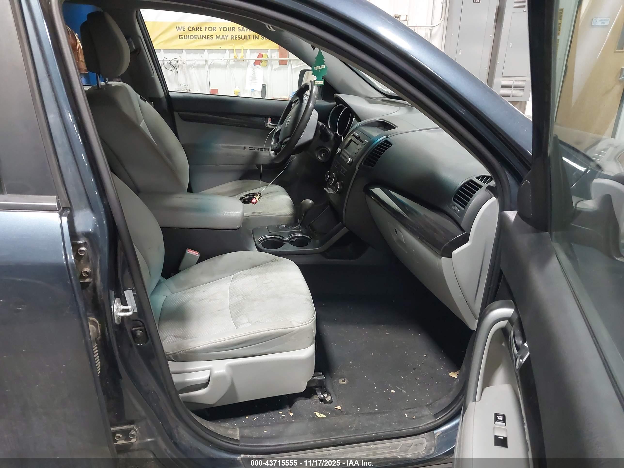 KIA SORENTO image 5