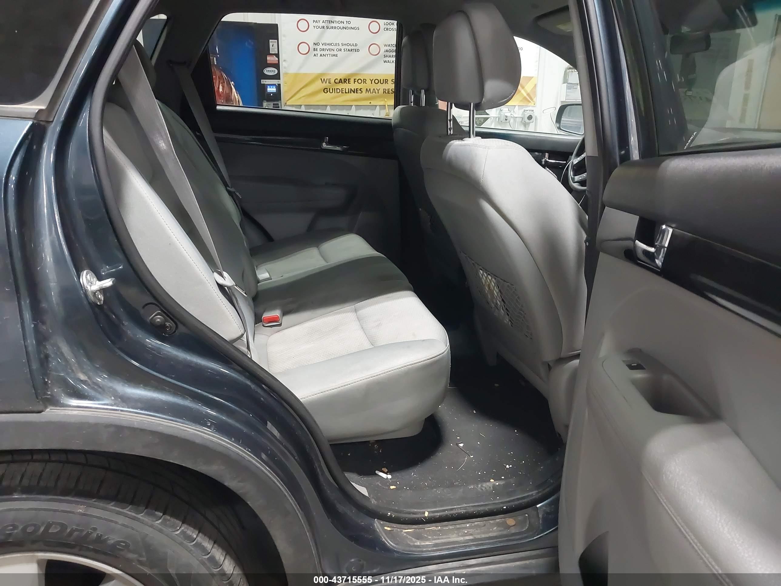 KIA SORENTO image 8