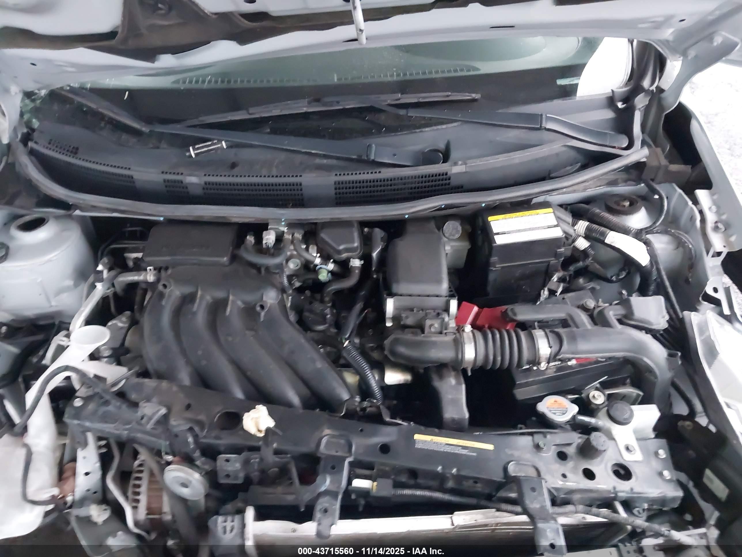NISSAN VERSA image 10