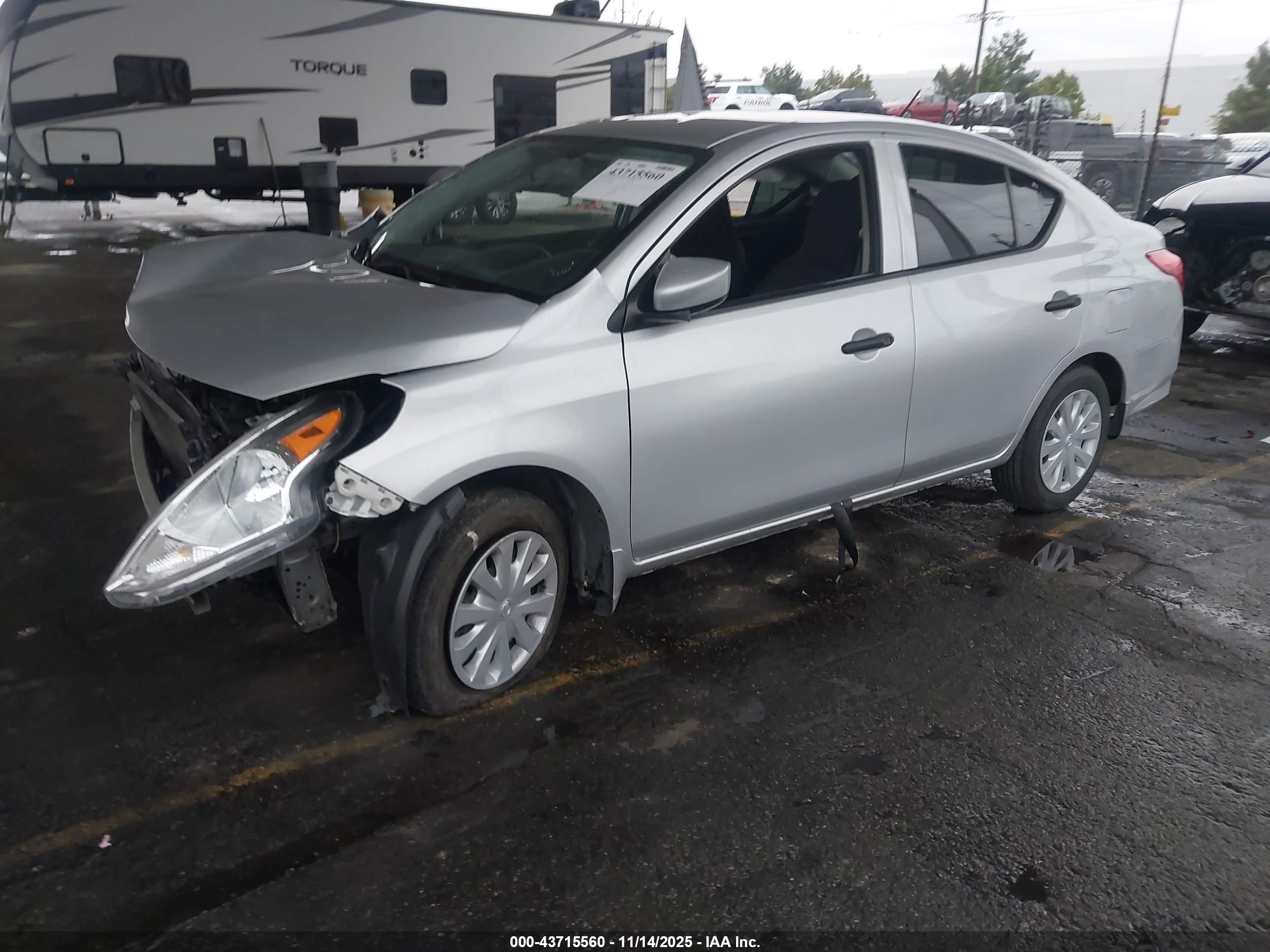 NISSAN VERSA image 2