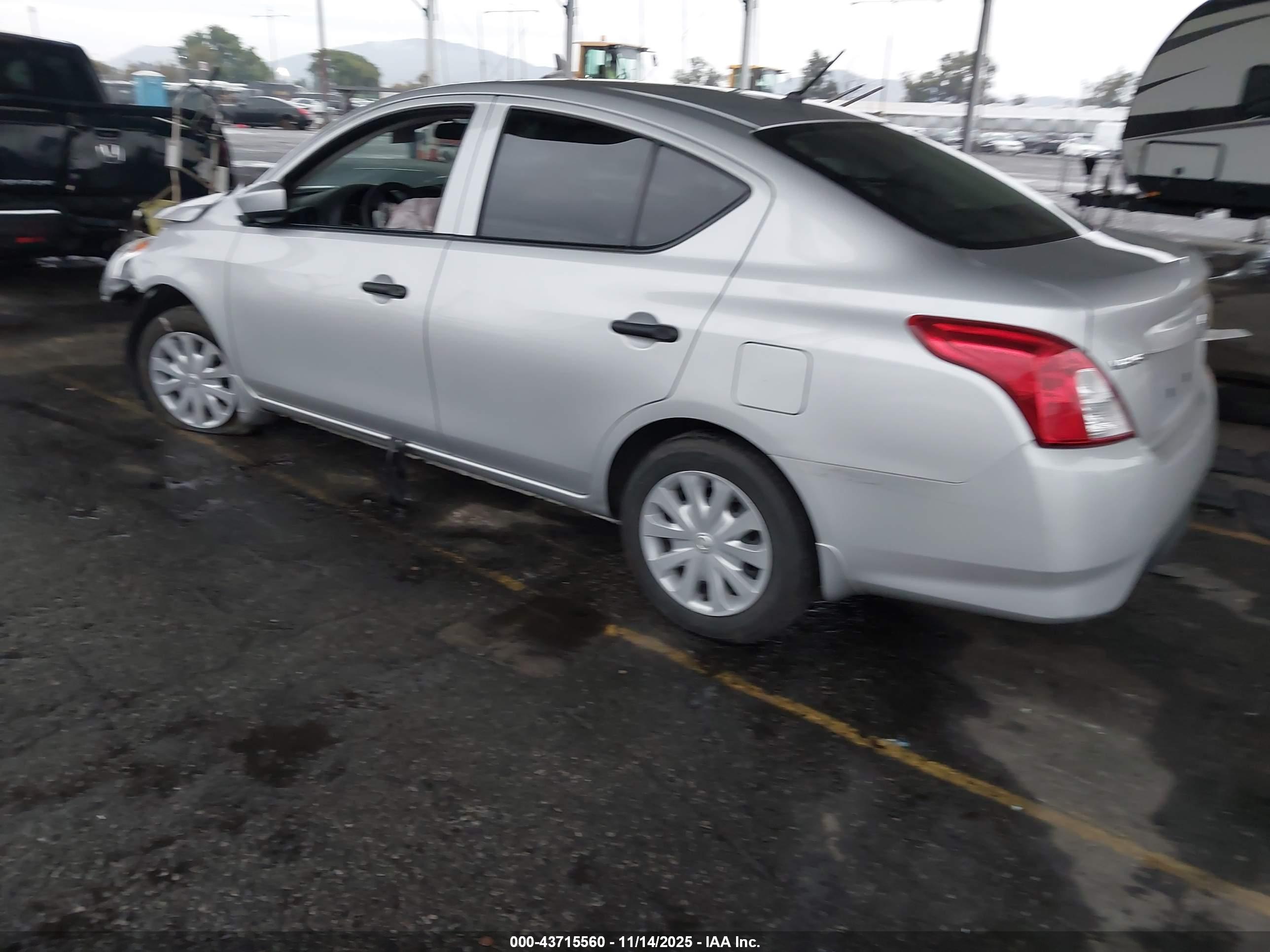 NISSAN VERSA image 3