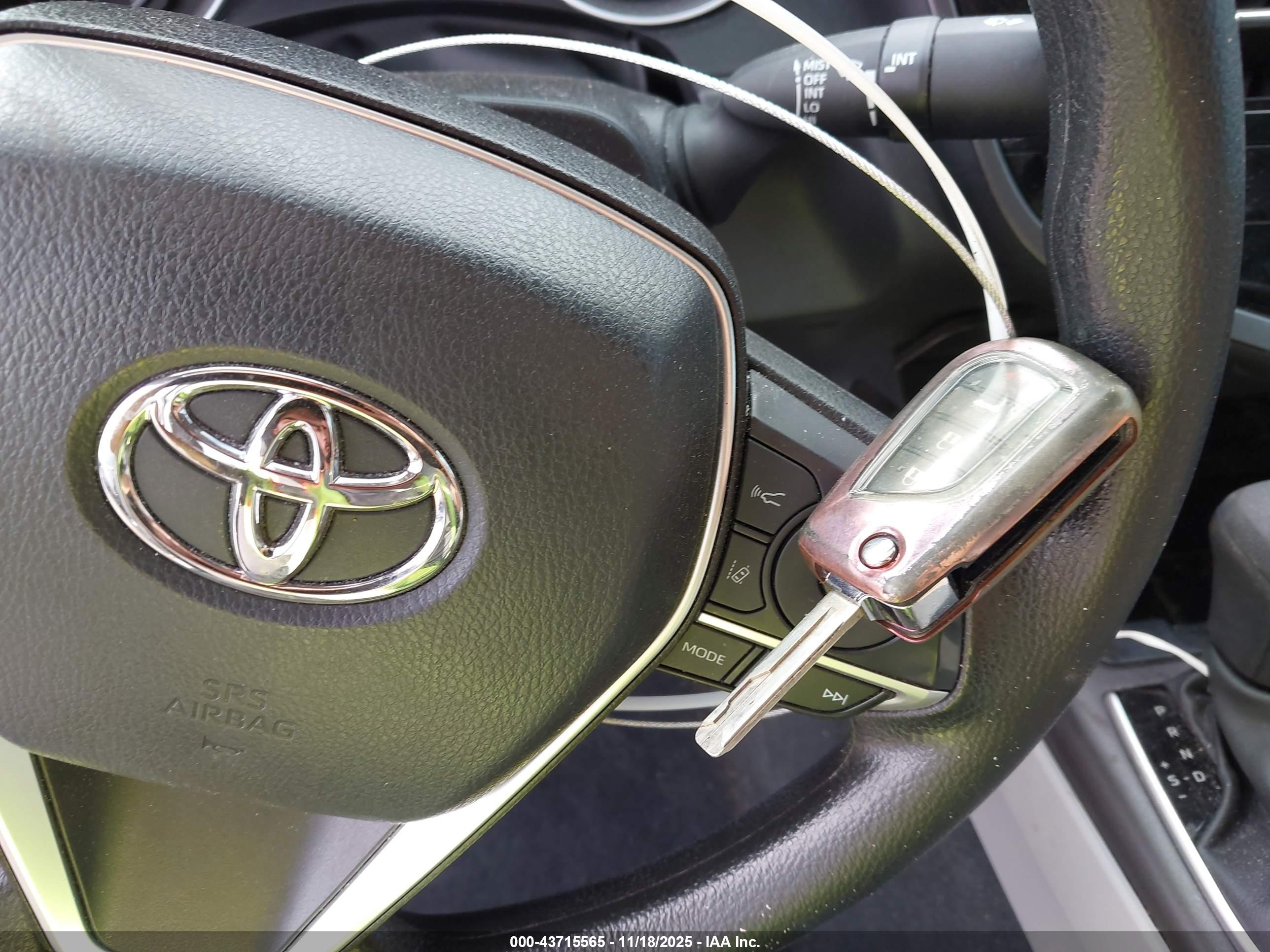 TOYOTA CAMRY image 11