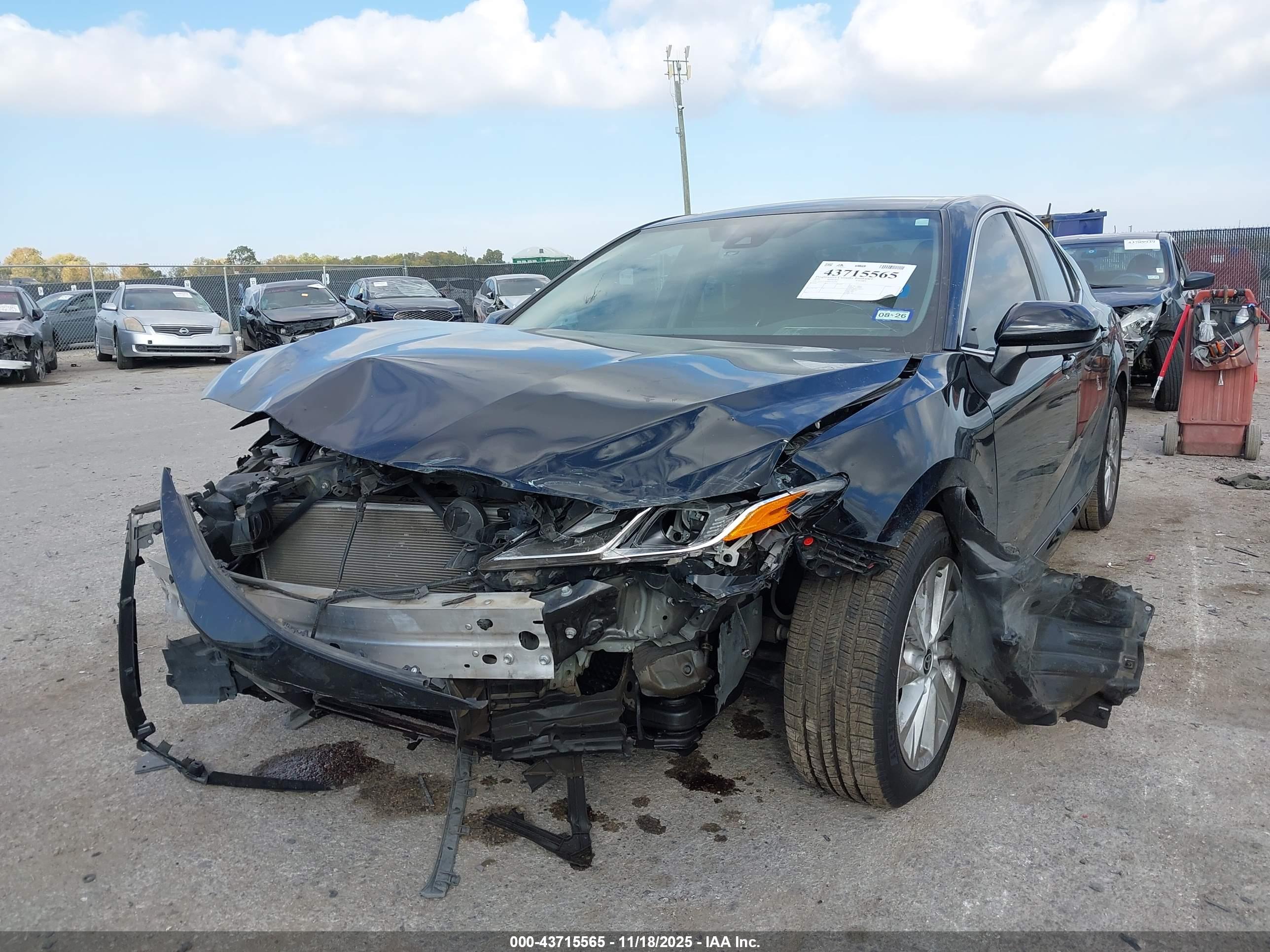 TOYOTA CAMRY image 2