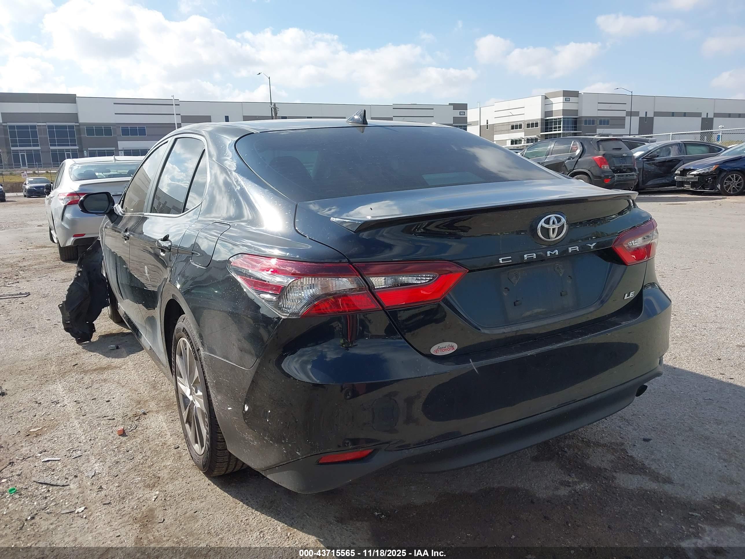 TOYOTA CAMRY image 3