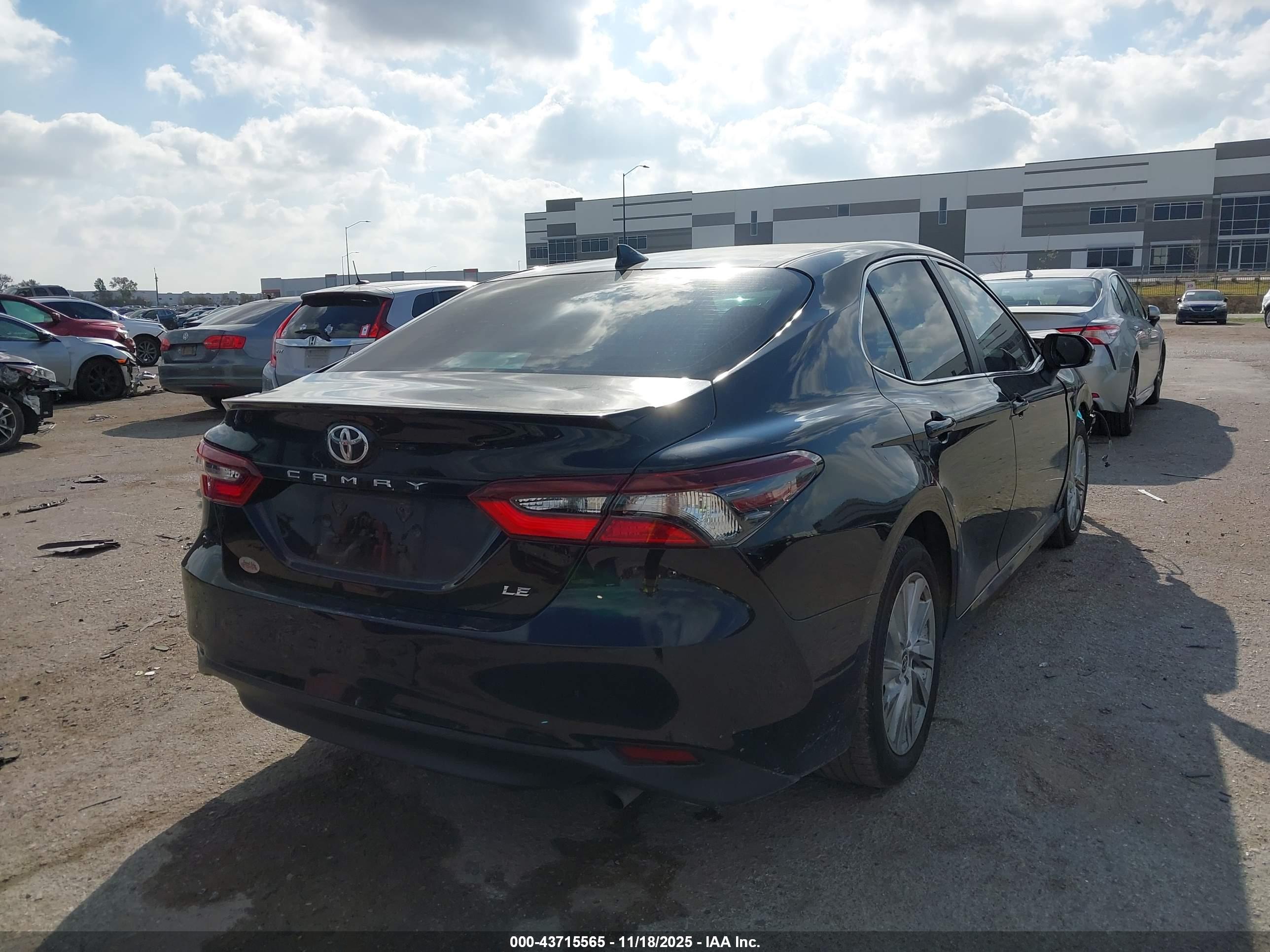 TOYOTA CAMRY image 4