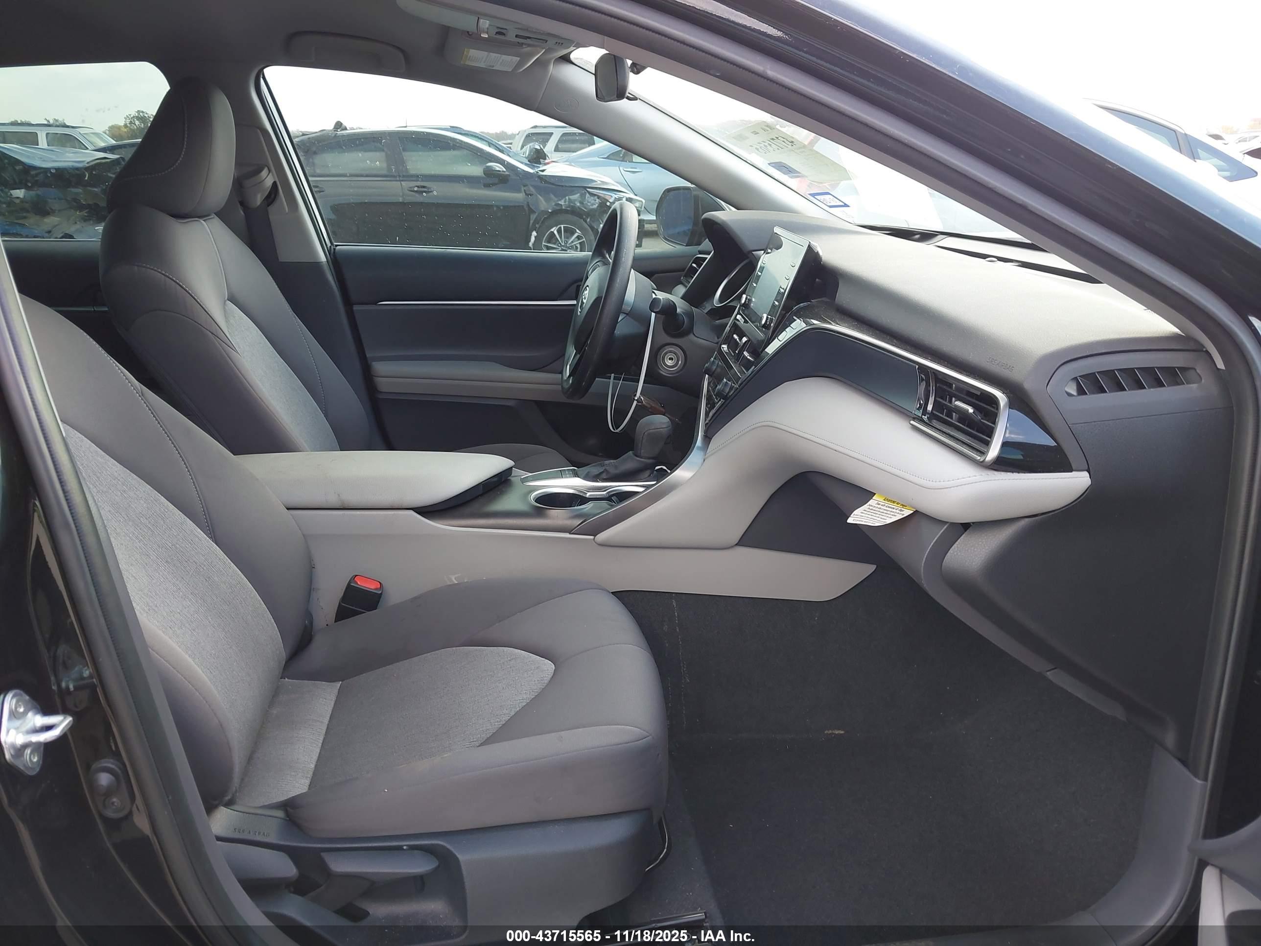 TOYOTA CAMRY image 5