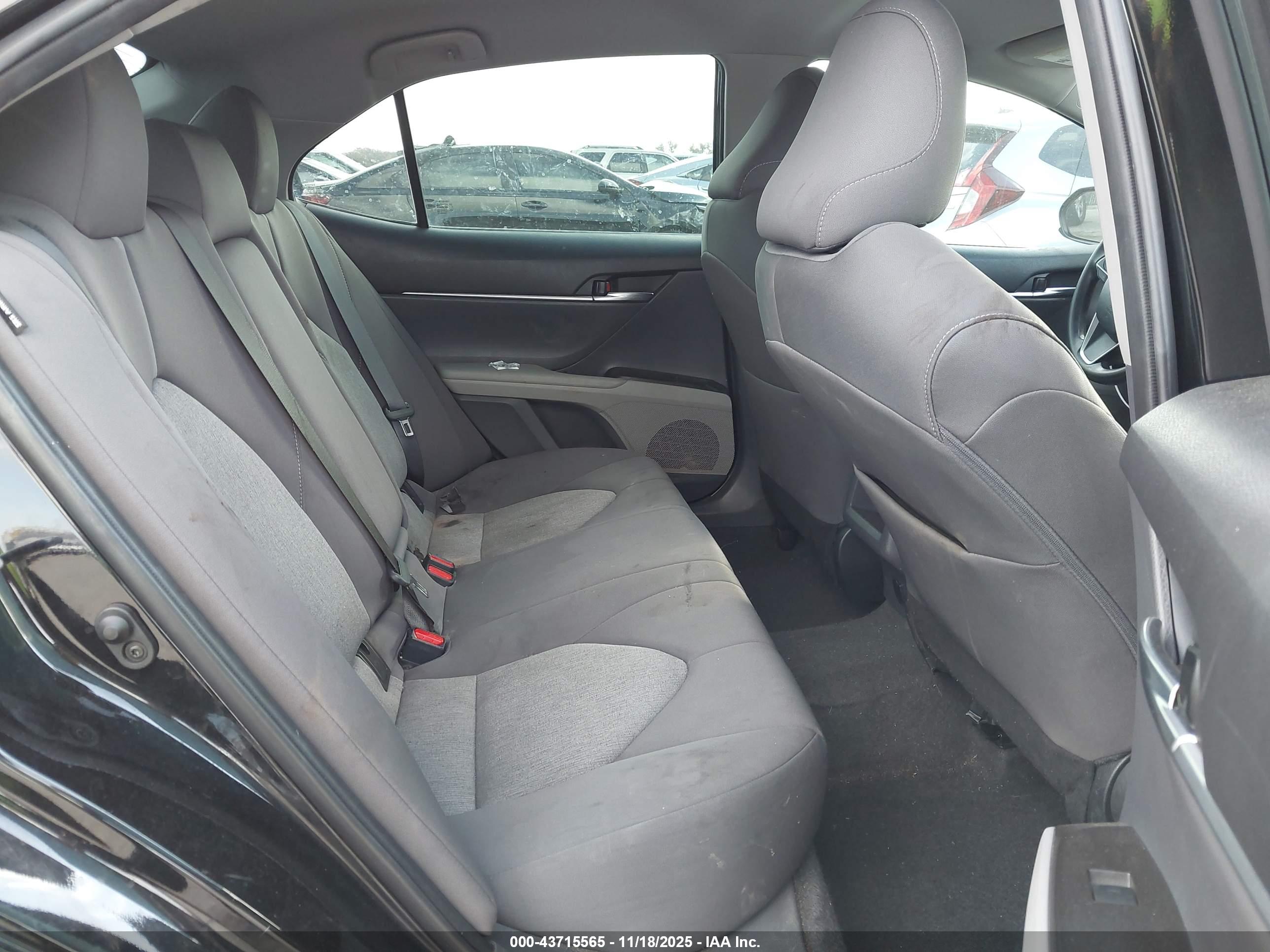 TOYOTA CAMRY image 8