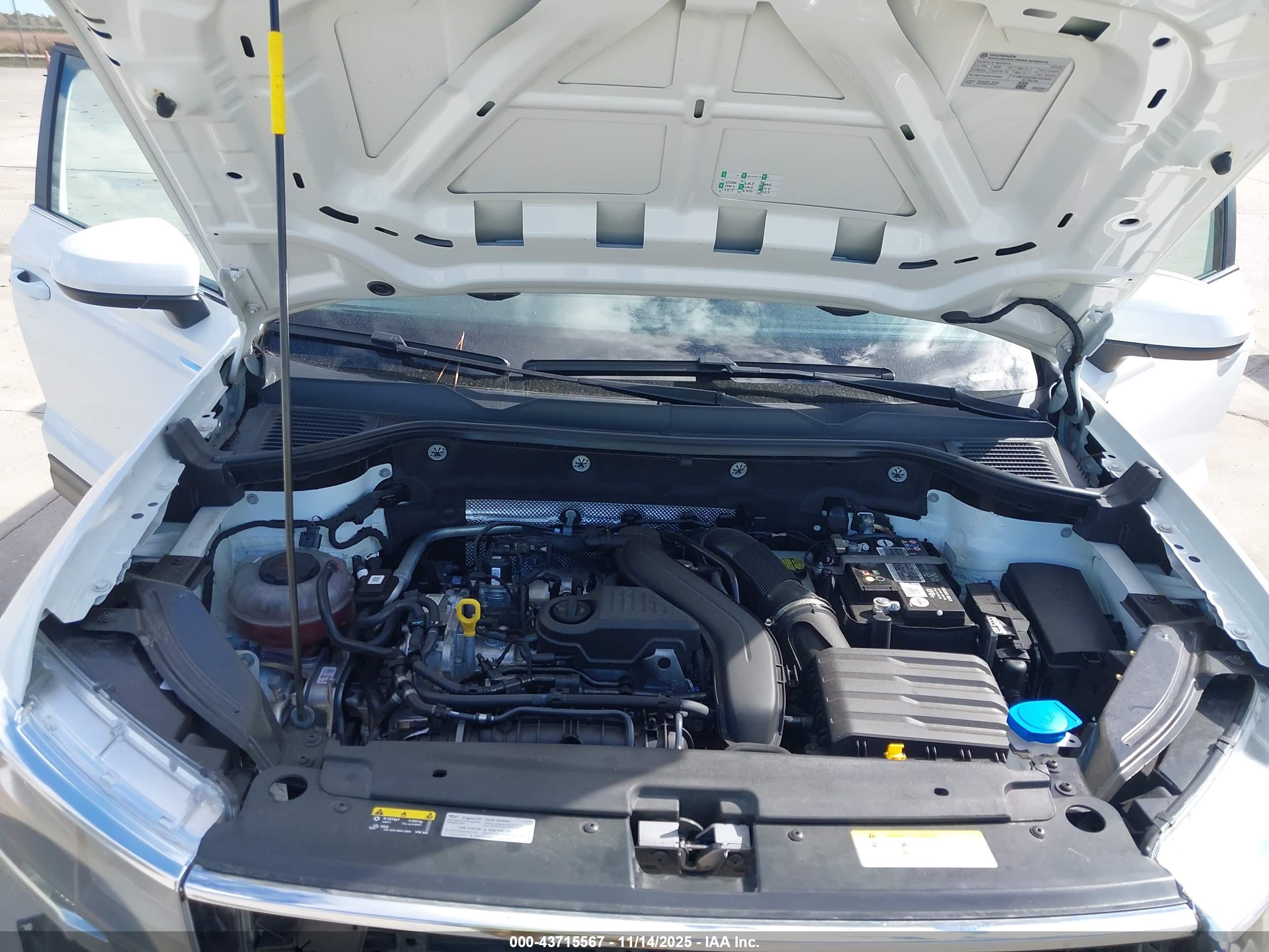 VOLKSWAGEN TAOS image 10