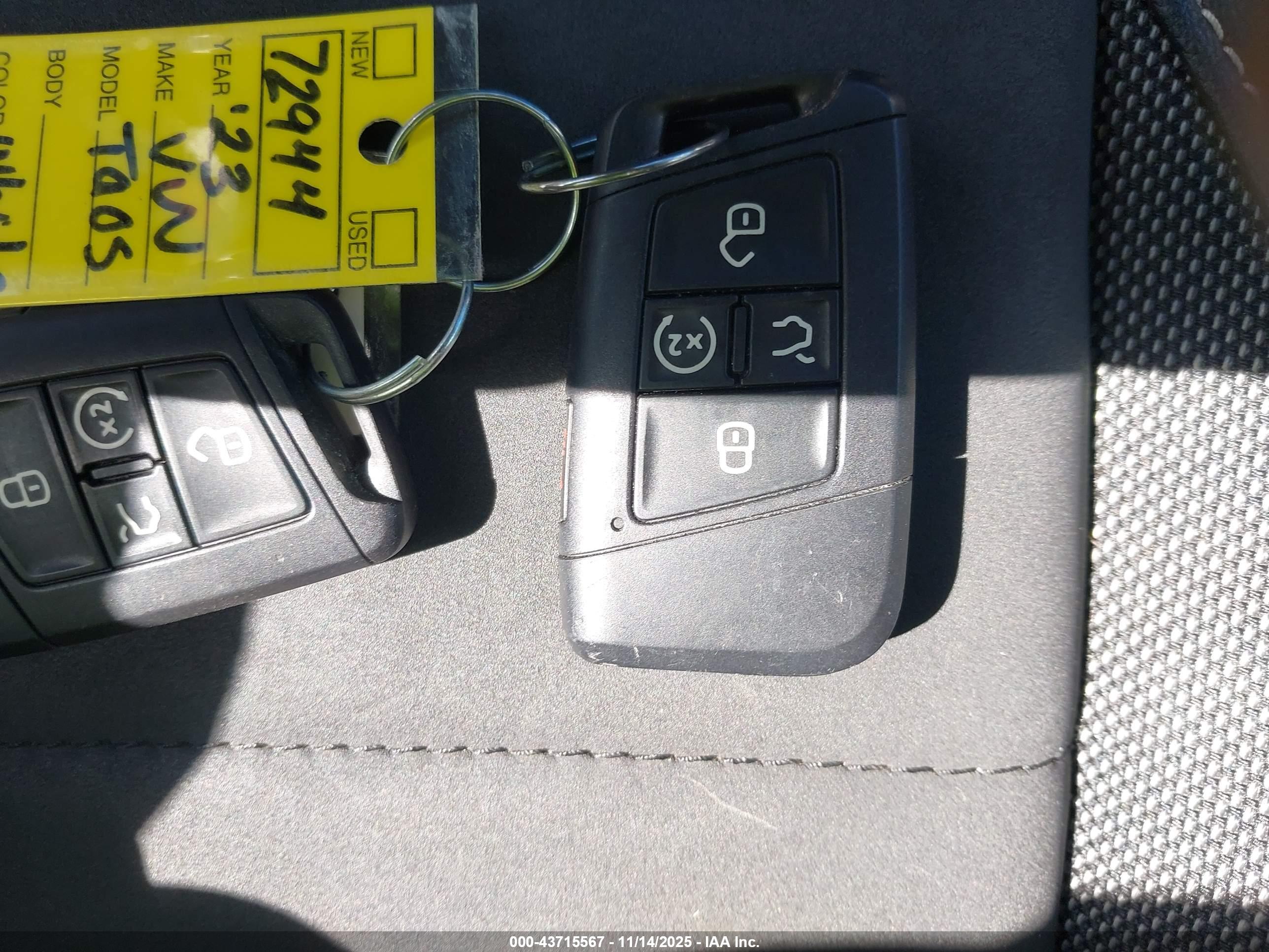 VOLKSWAGEN TAOS image 11