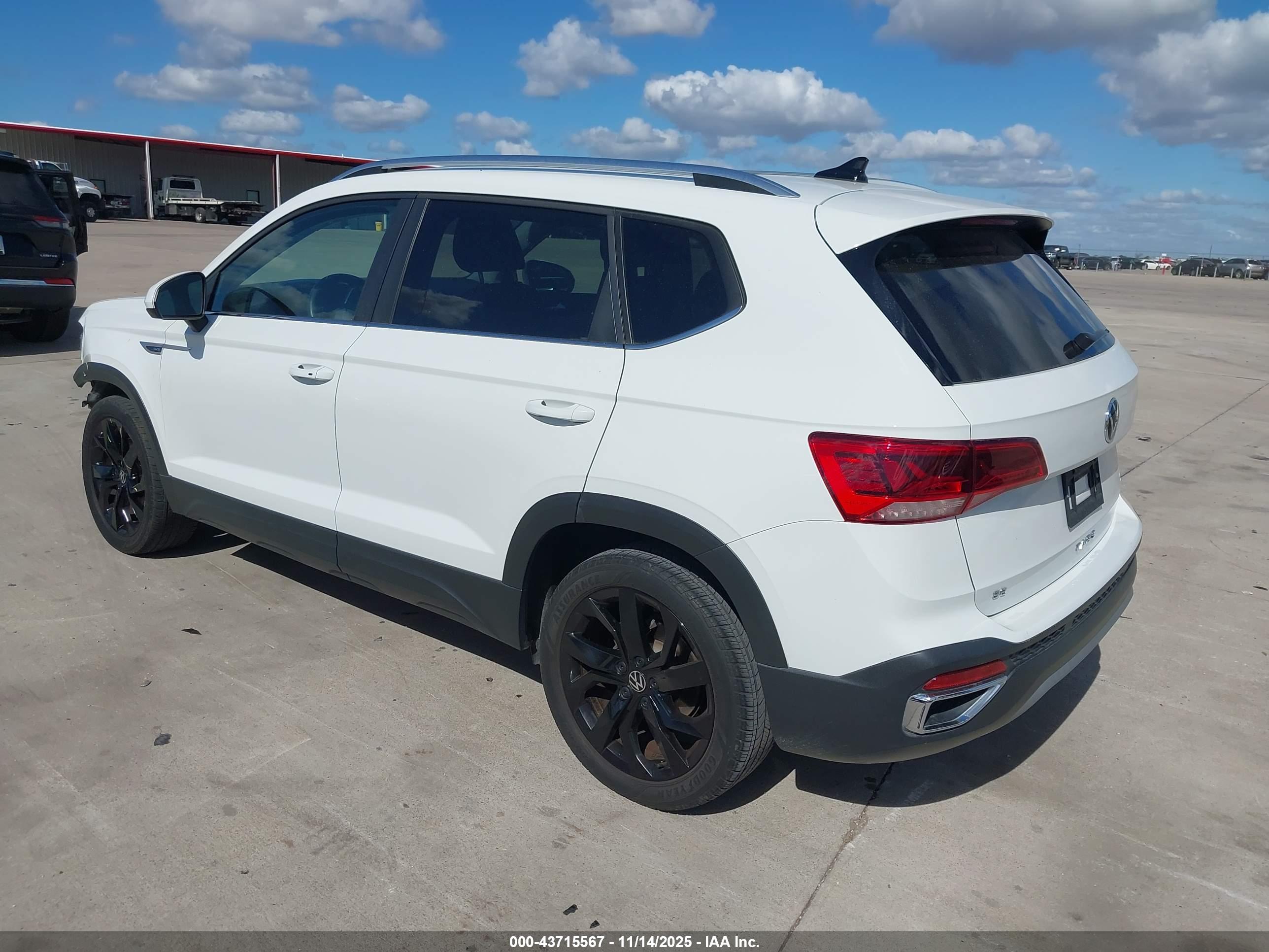 VOLKSWAGEN TAOS image 3