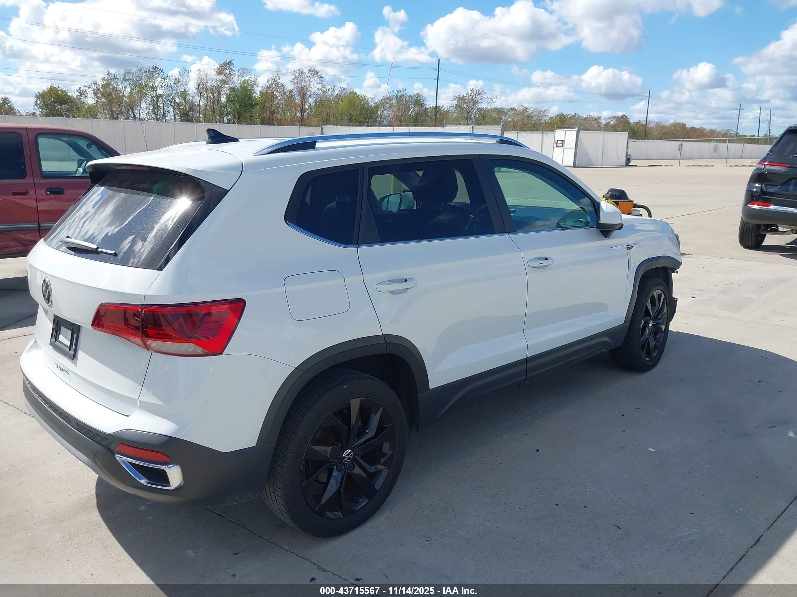 VOLKSWAGEN TAOS image 4