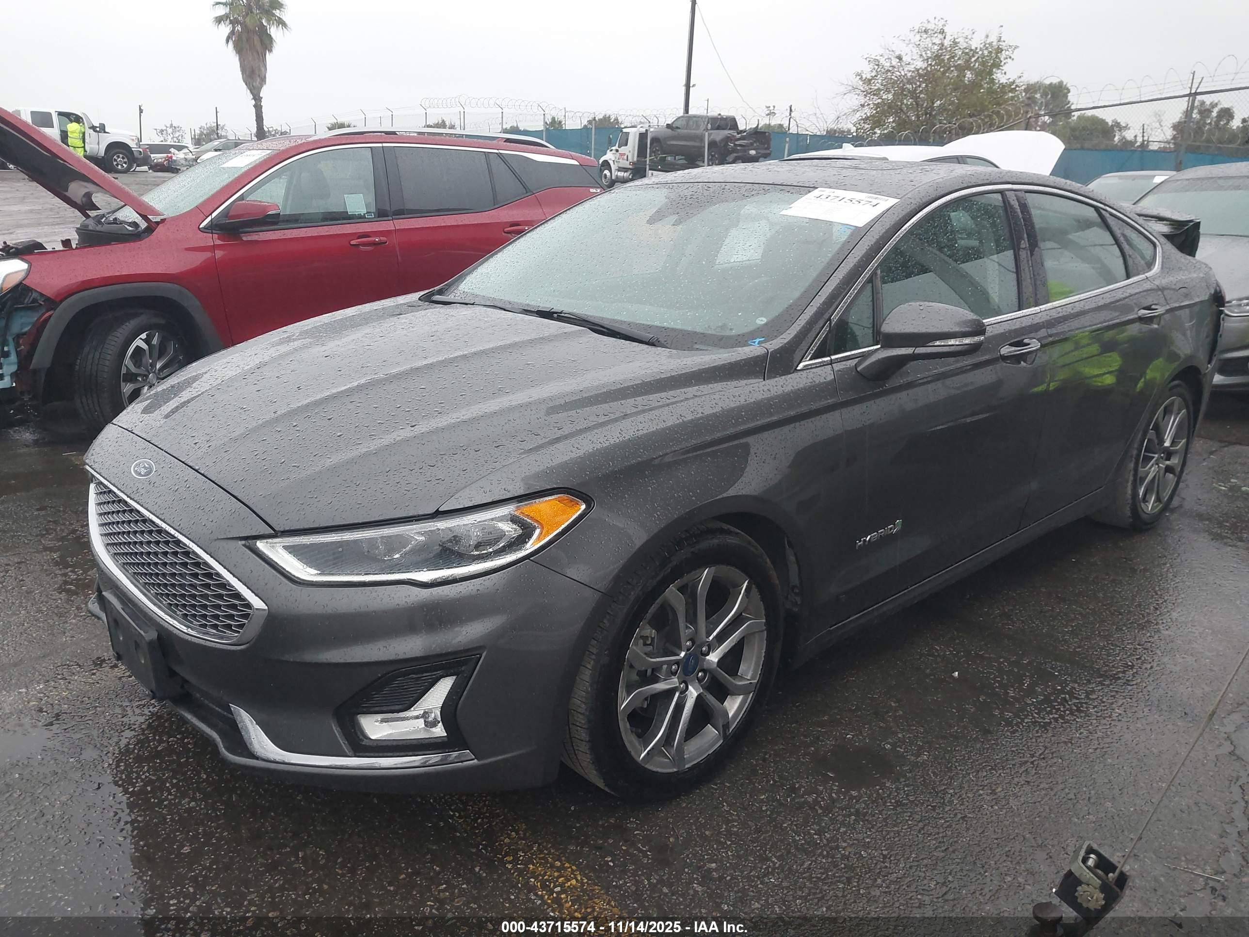 FORD FUSION image 2