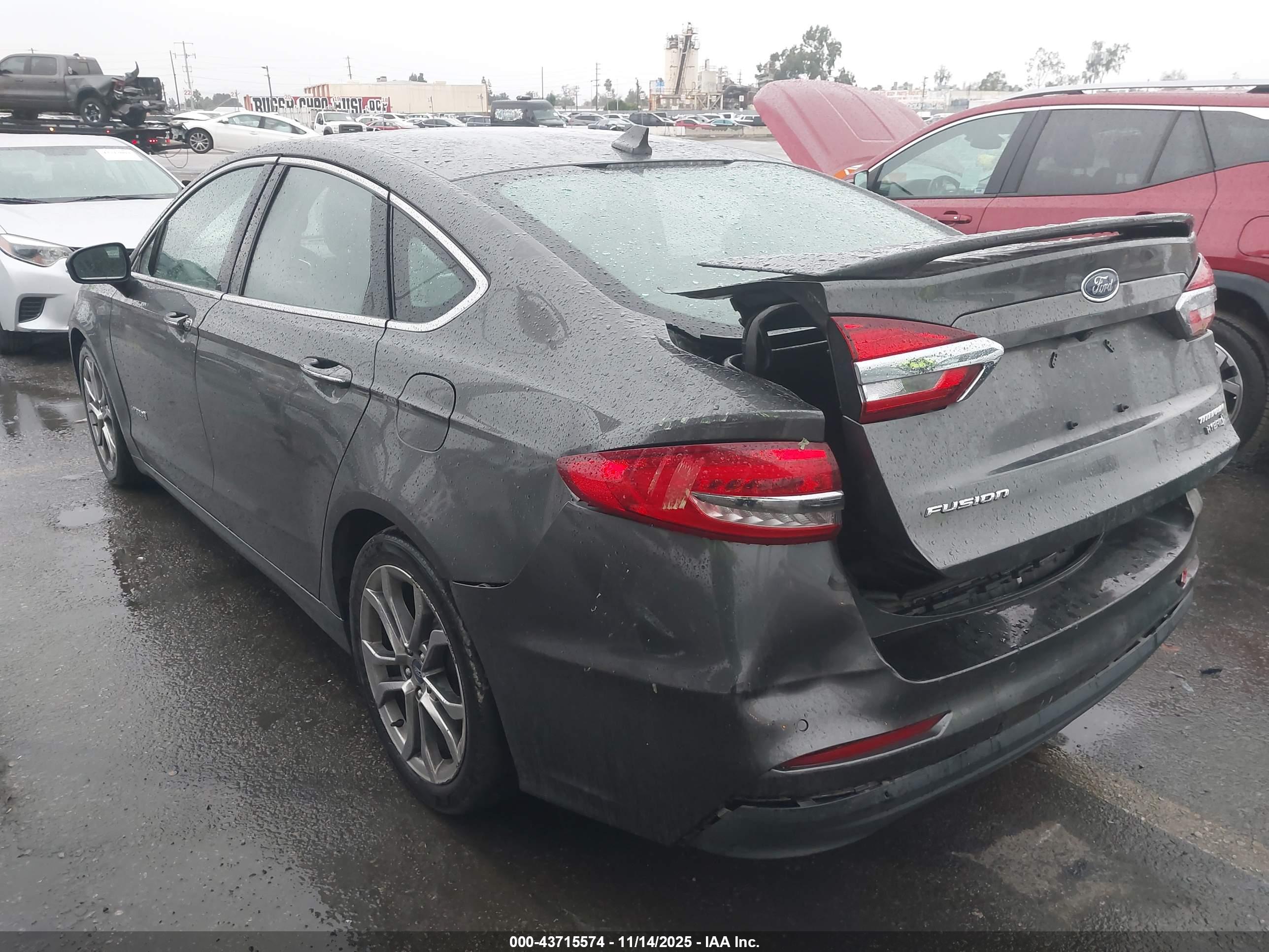 FORD FUSION image 3