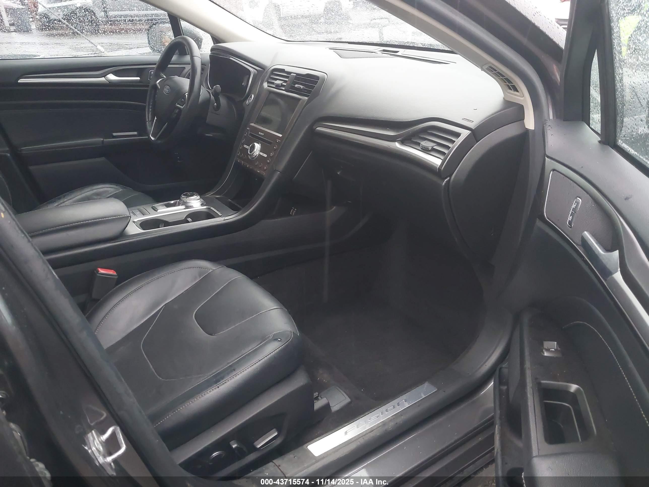 FORD FUSION image 5
