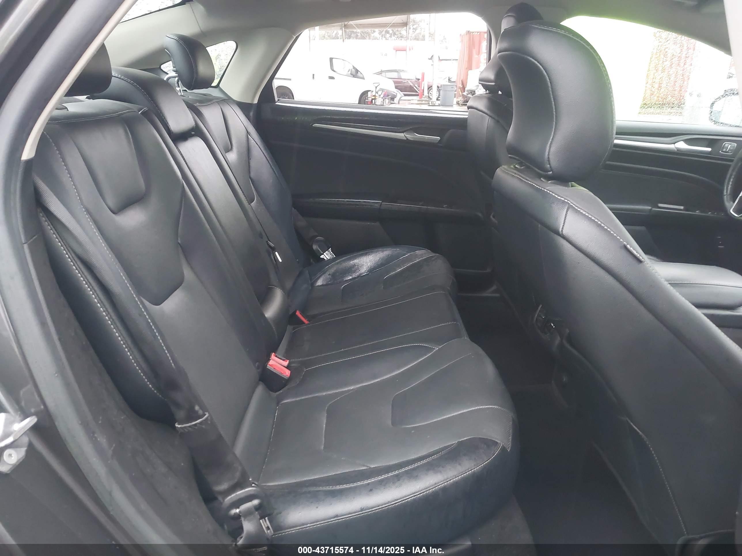 FORD FUSION image 8