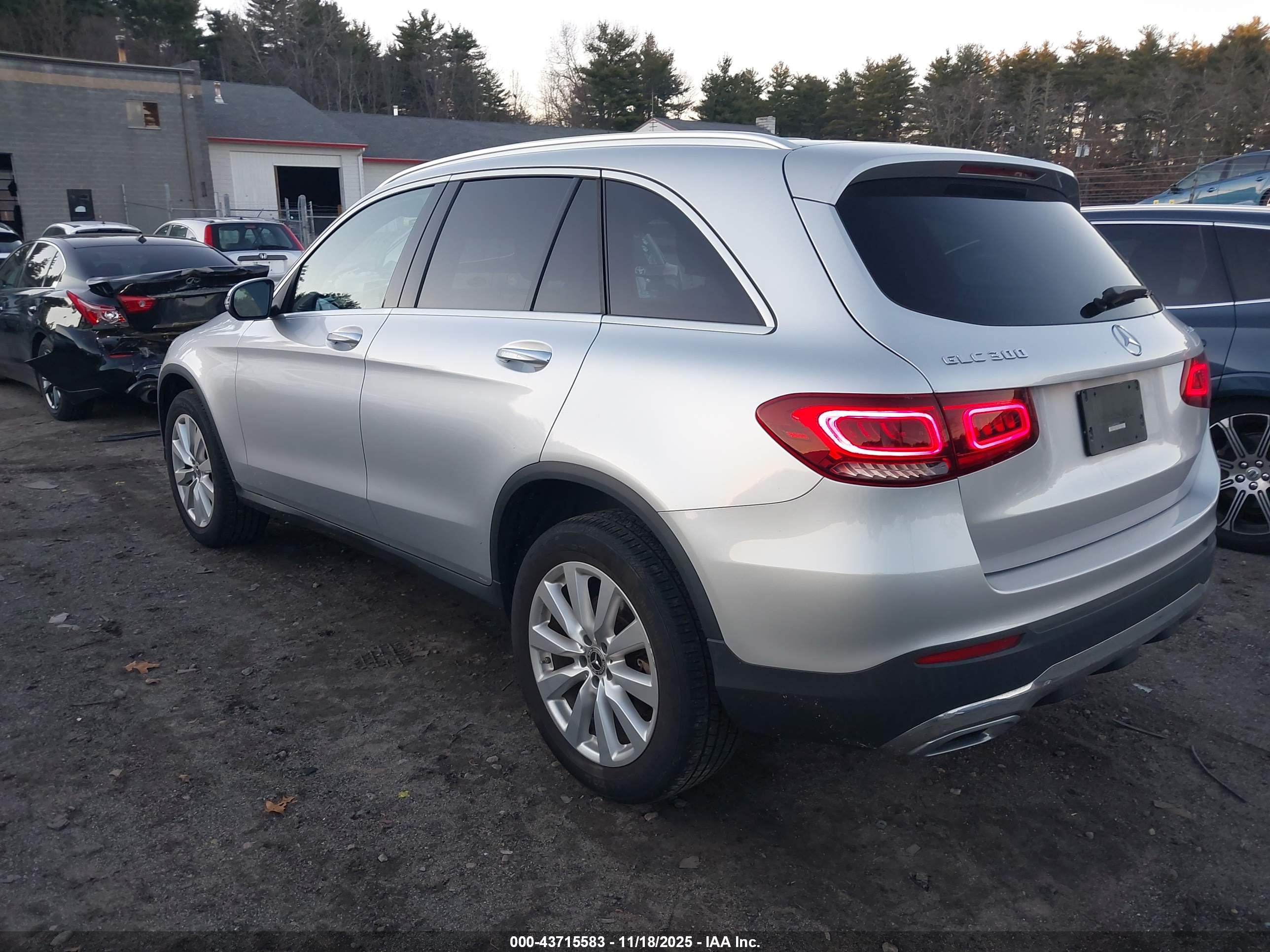 MERCEDES-BENZ GLC image 3