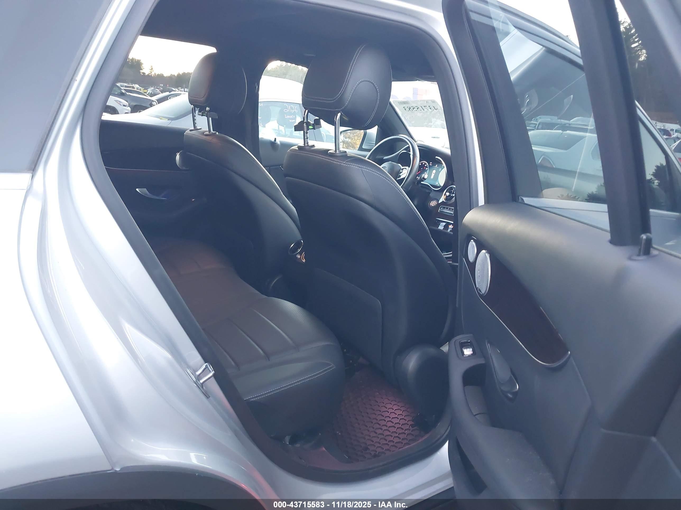 MERCEDES-BENZ GLC image 8
