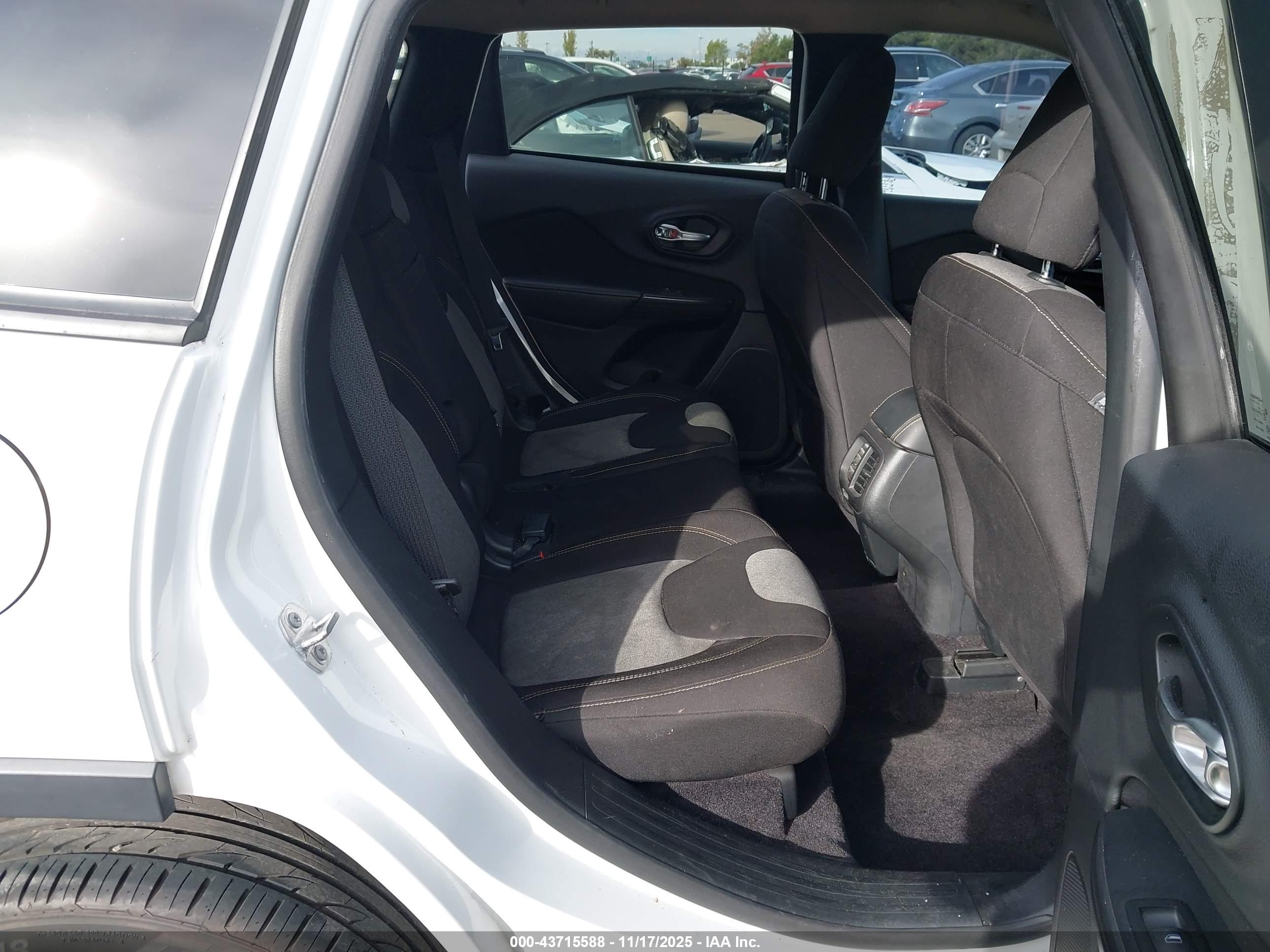 JEEP CHEROKEE image 8