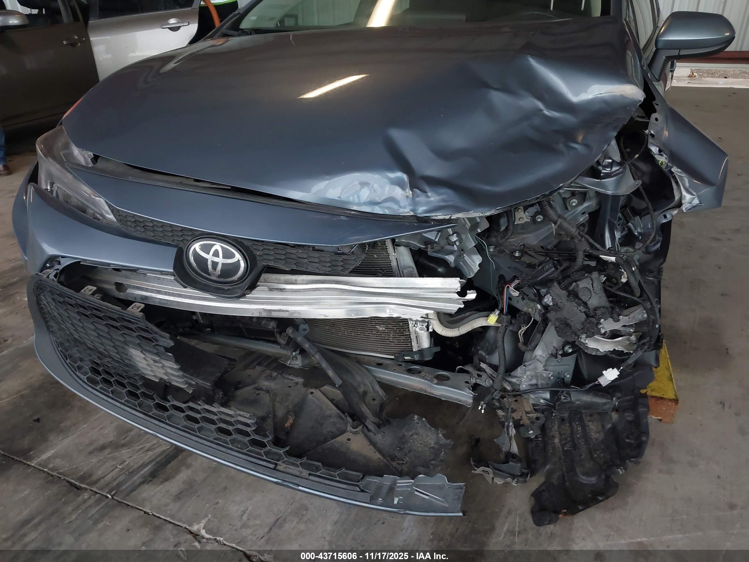 TOYOTA COROLLA image 6