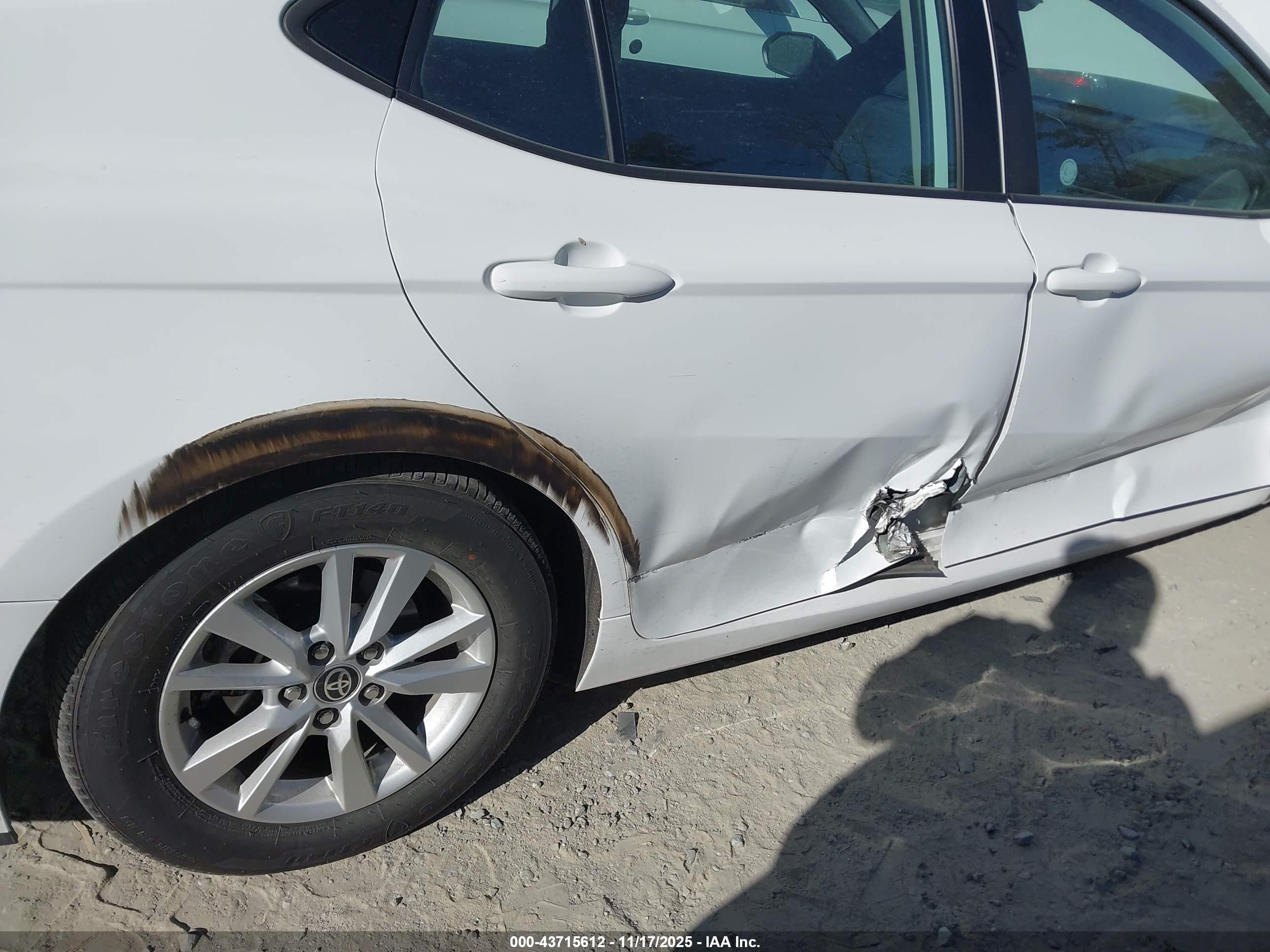 TOYOTA CAMRY image 6