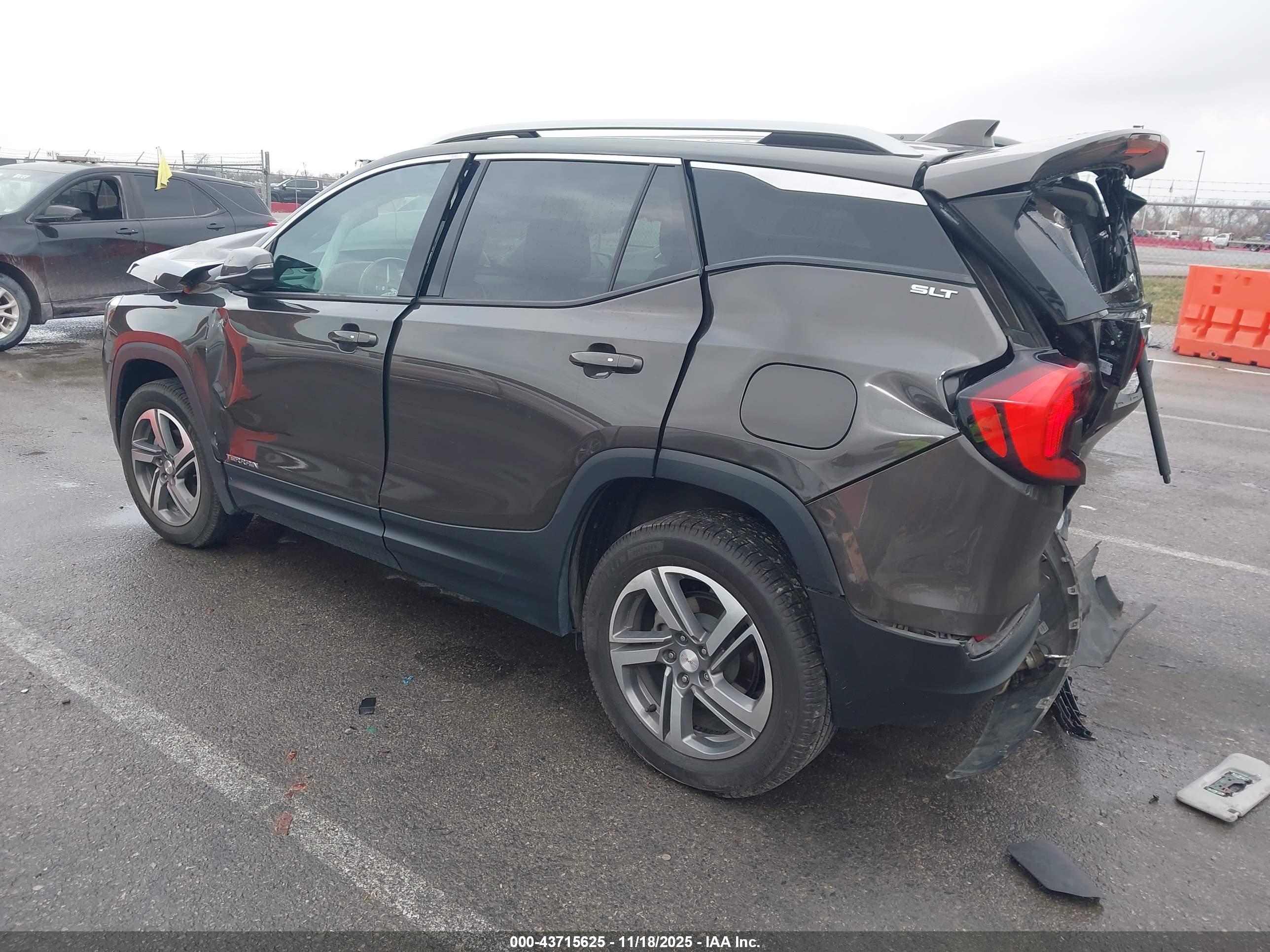 GMC TERRAIN image 3
