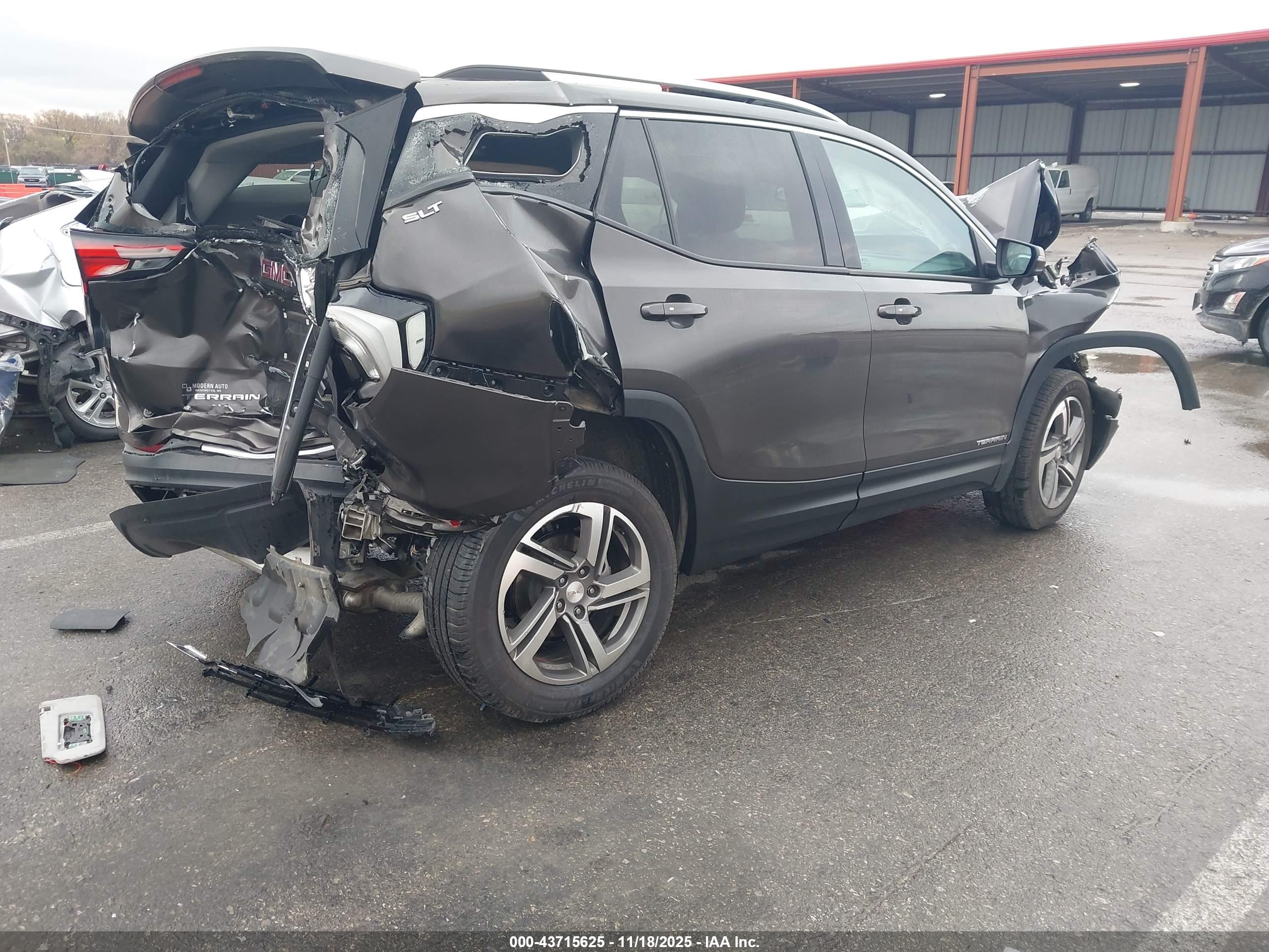 GMC TERRAIN image 4