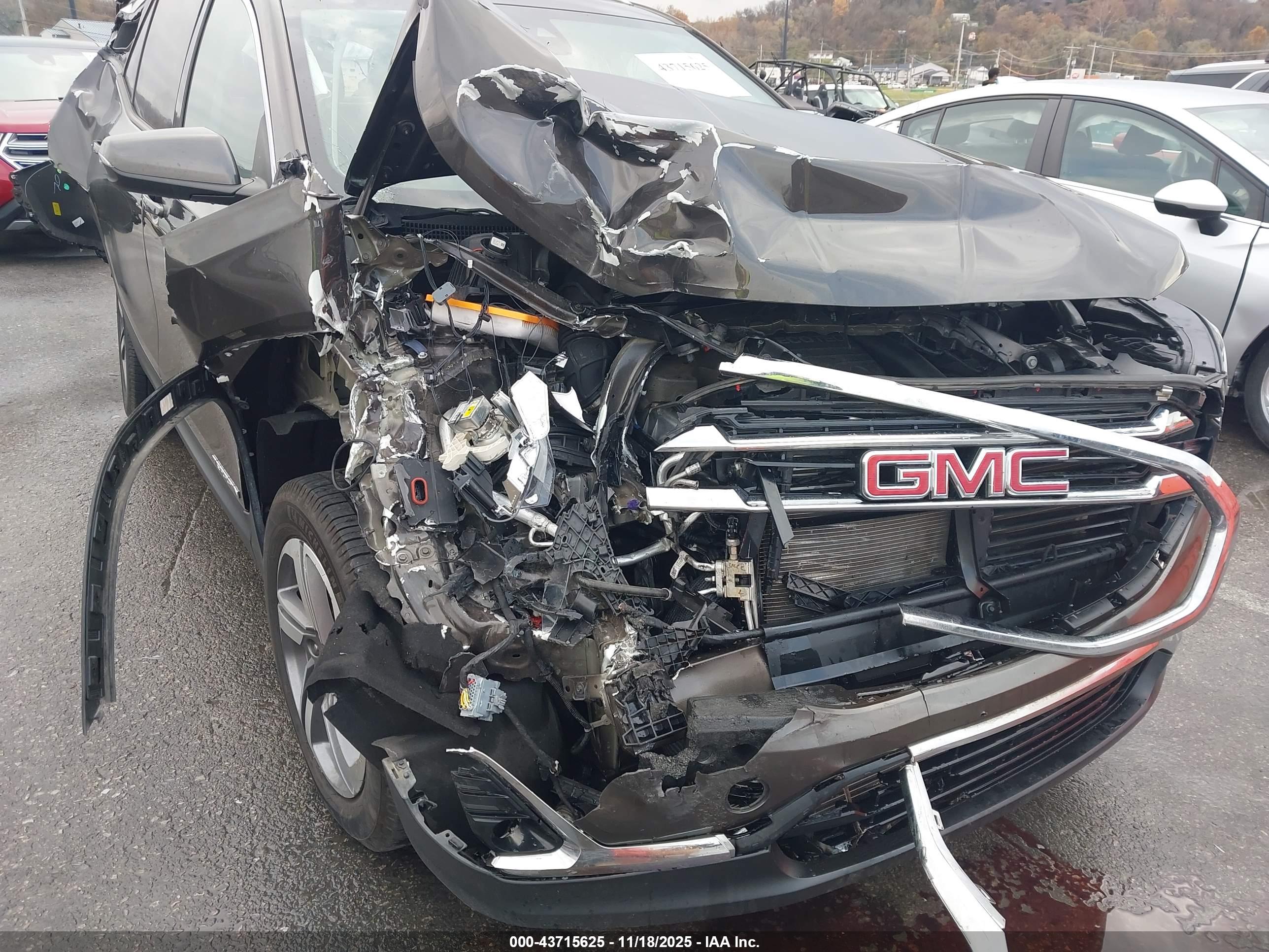 GMC TERRAIN image 6