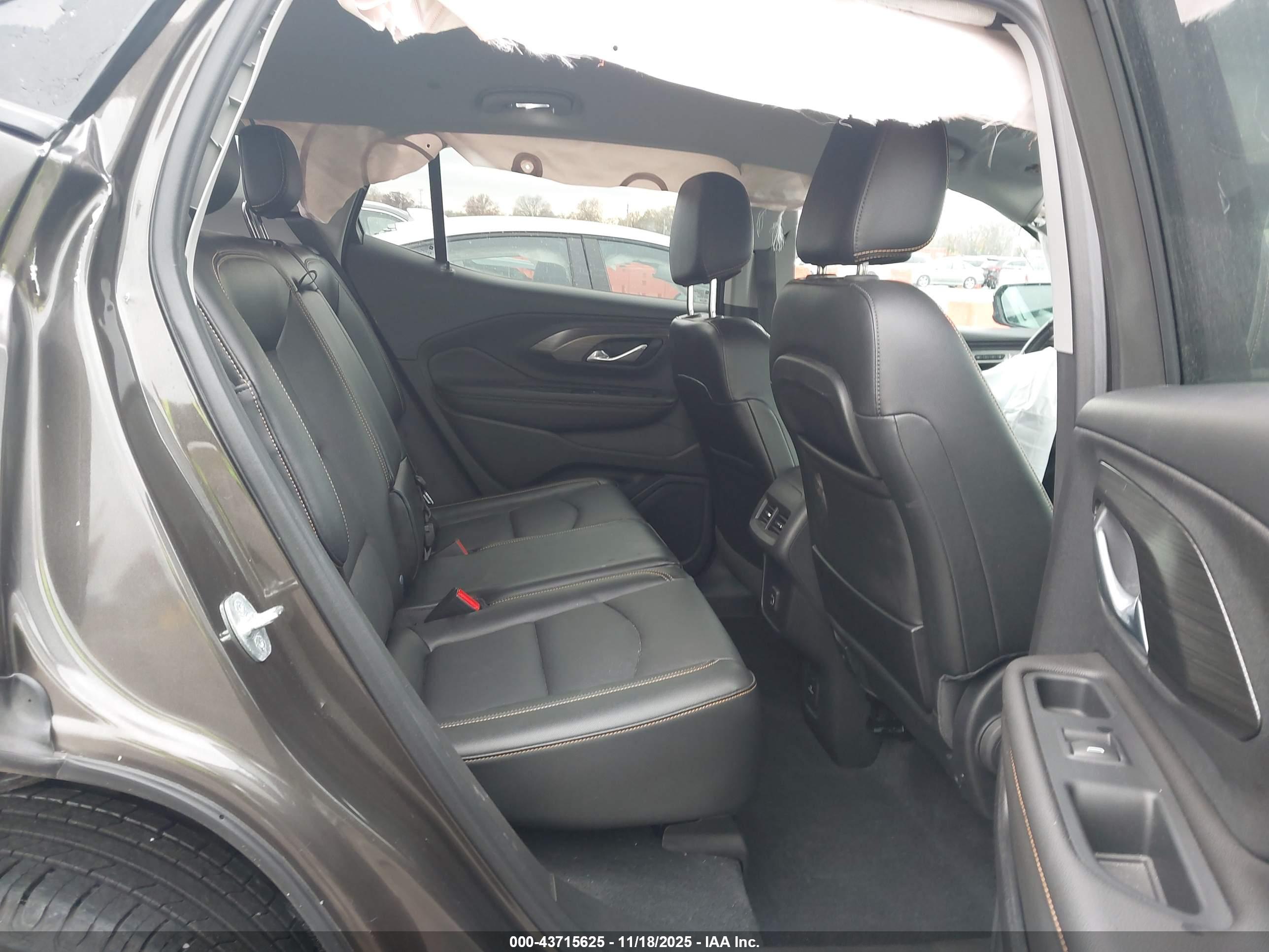 GMC TERRAIN image 8