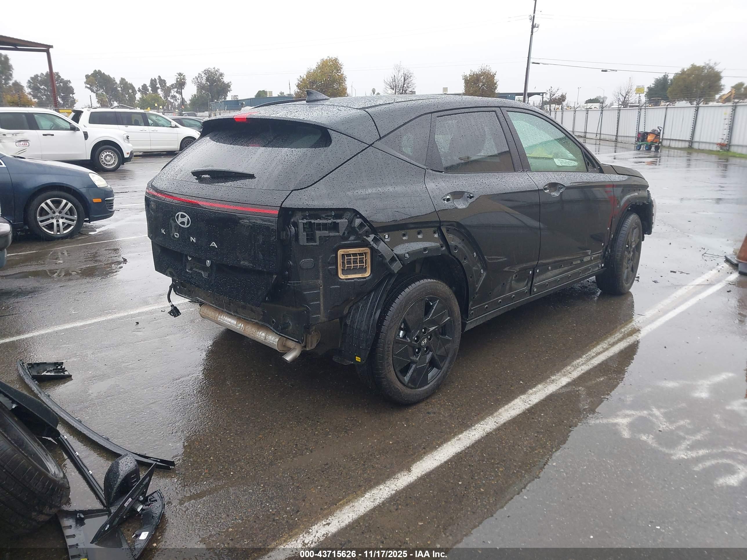 HYUNDAI KONA image 4