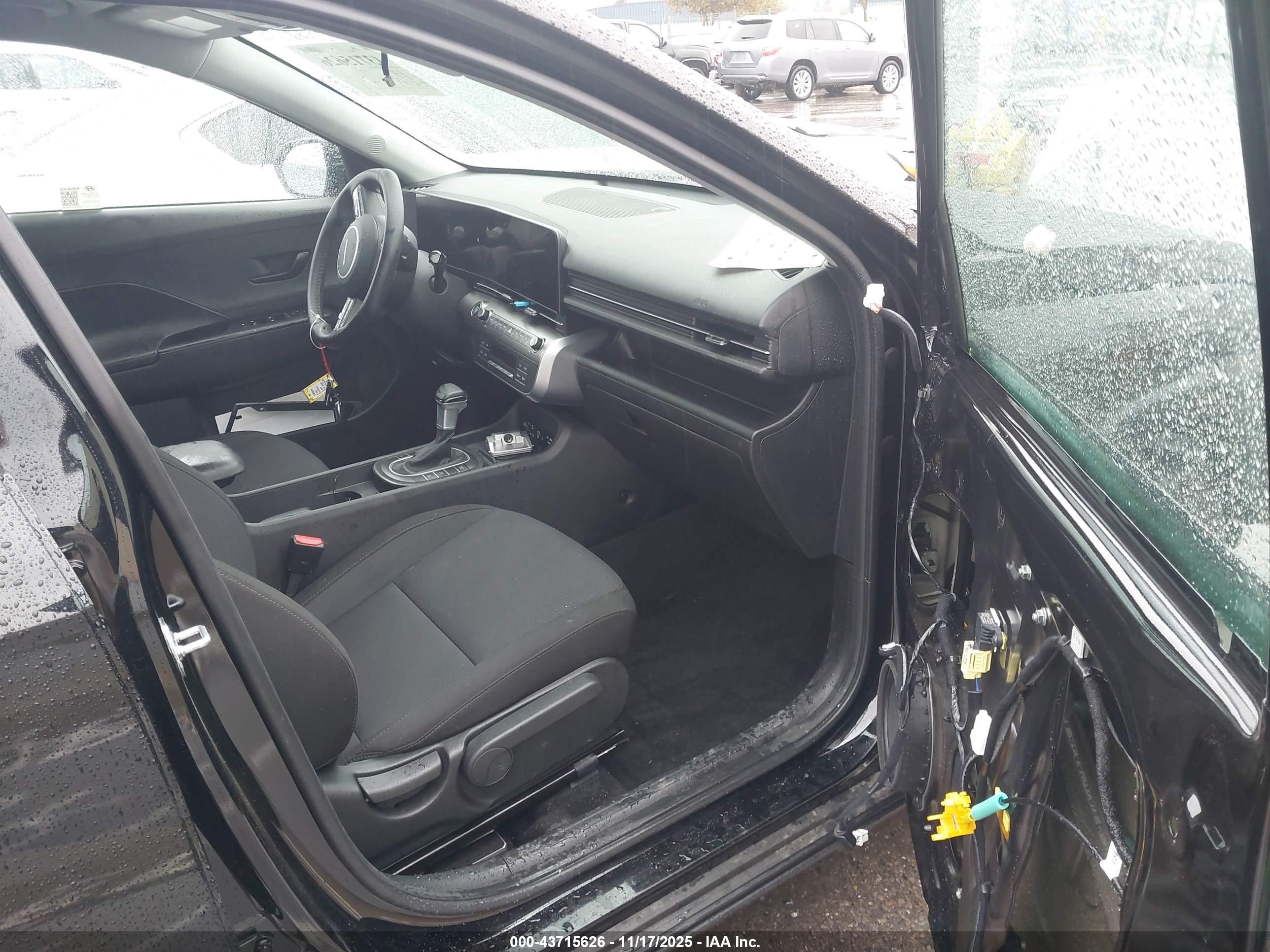 HYUNDAI KONA image 5