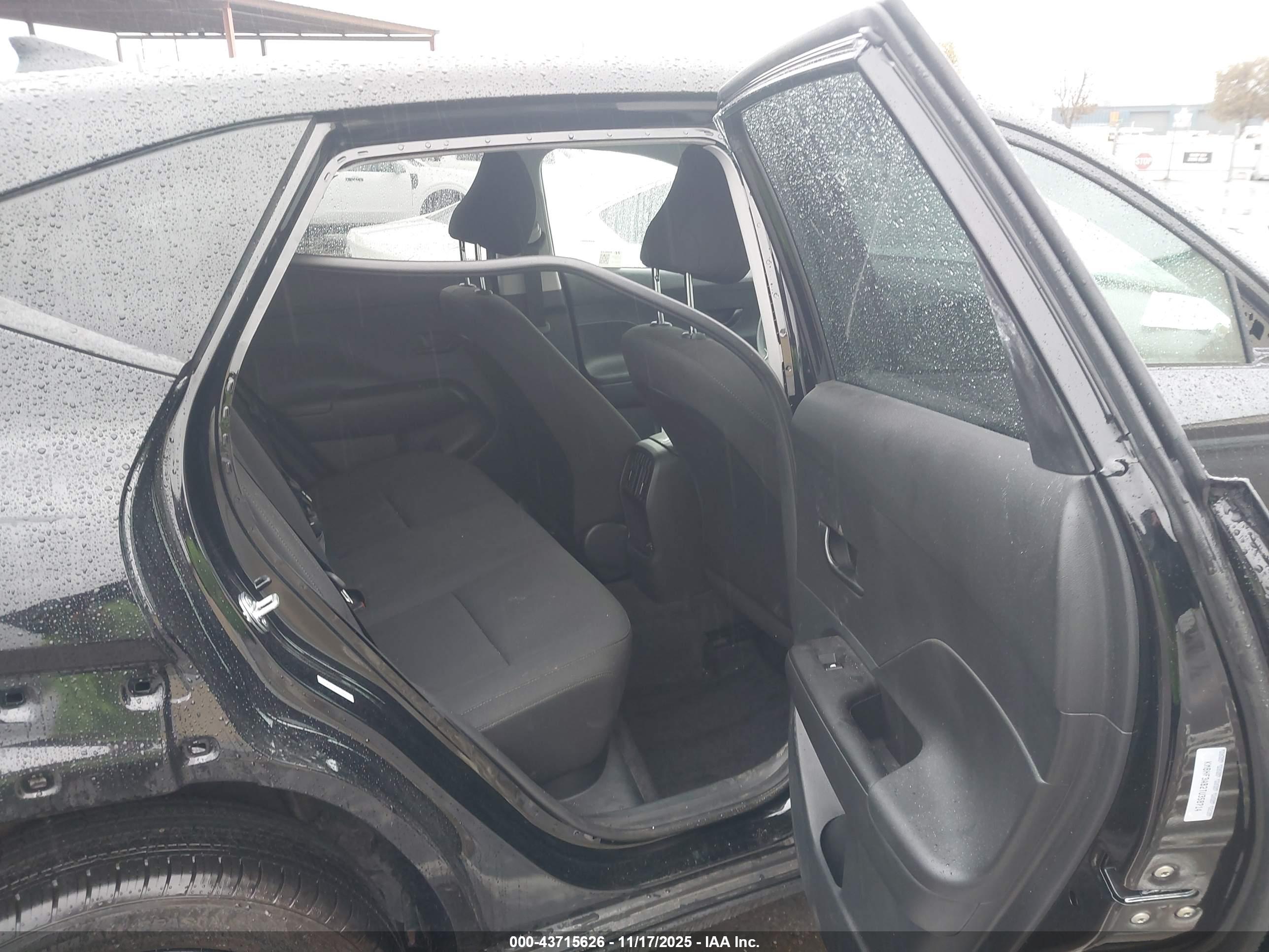 HYUNDAI KONA image 8