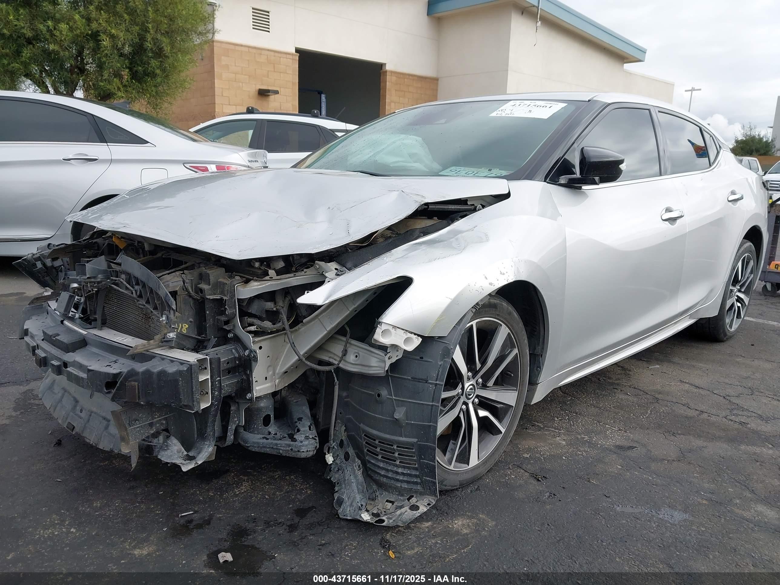 NISSAN MAXIMA image 2