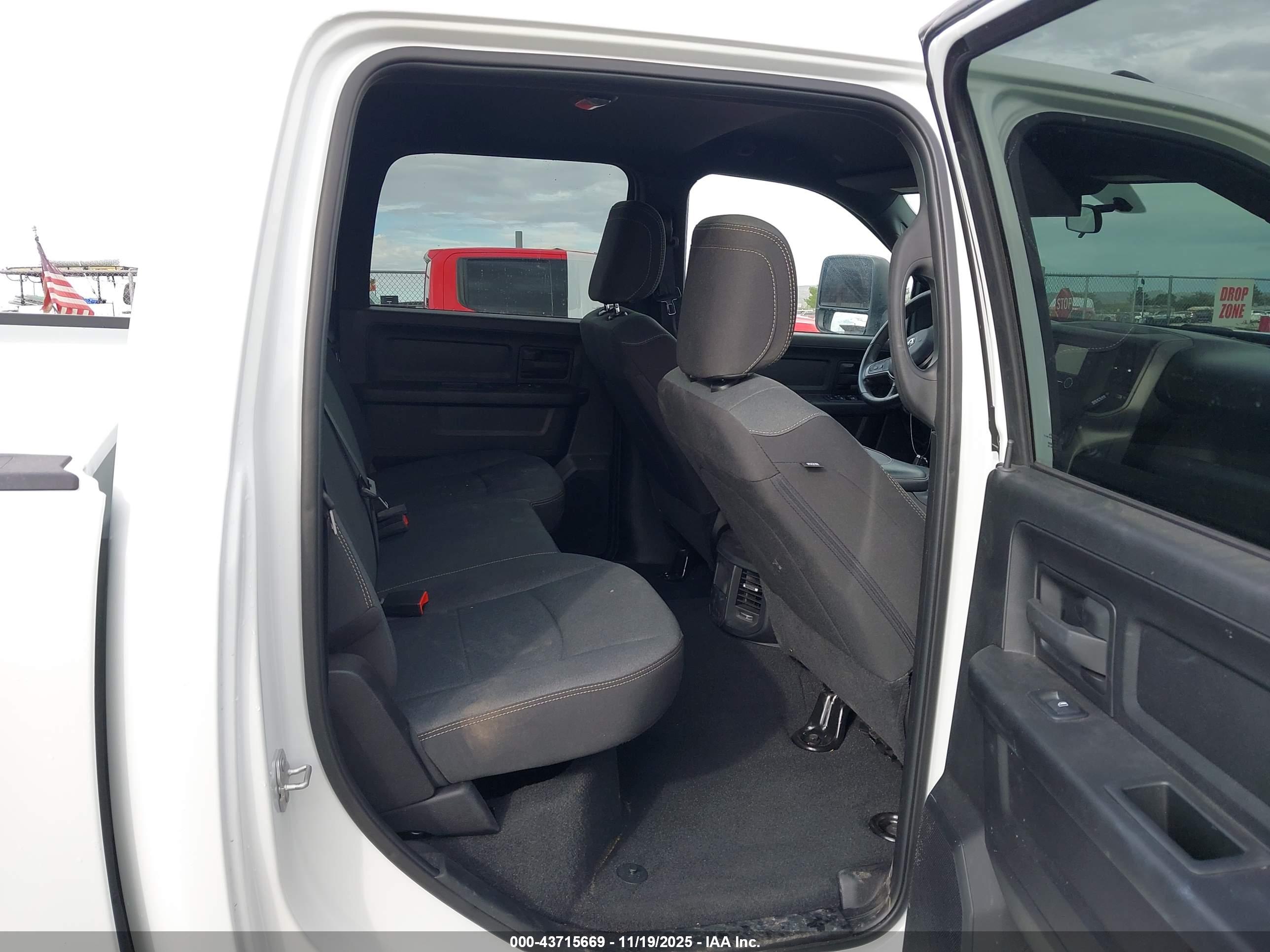 RAM 2500 image 8