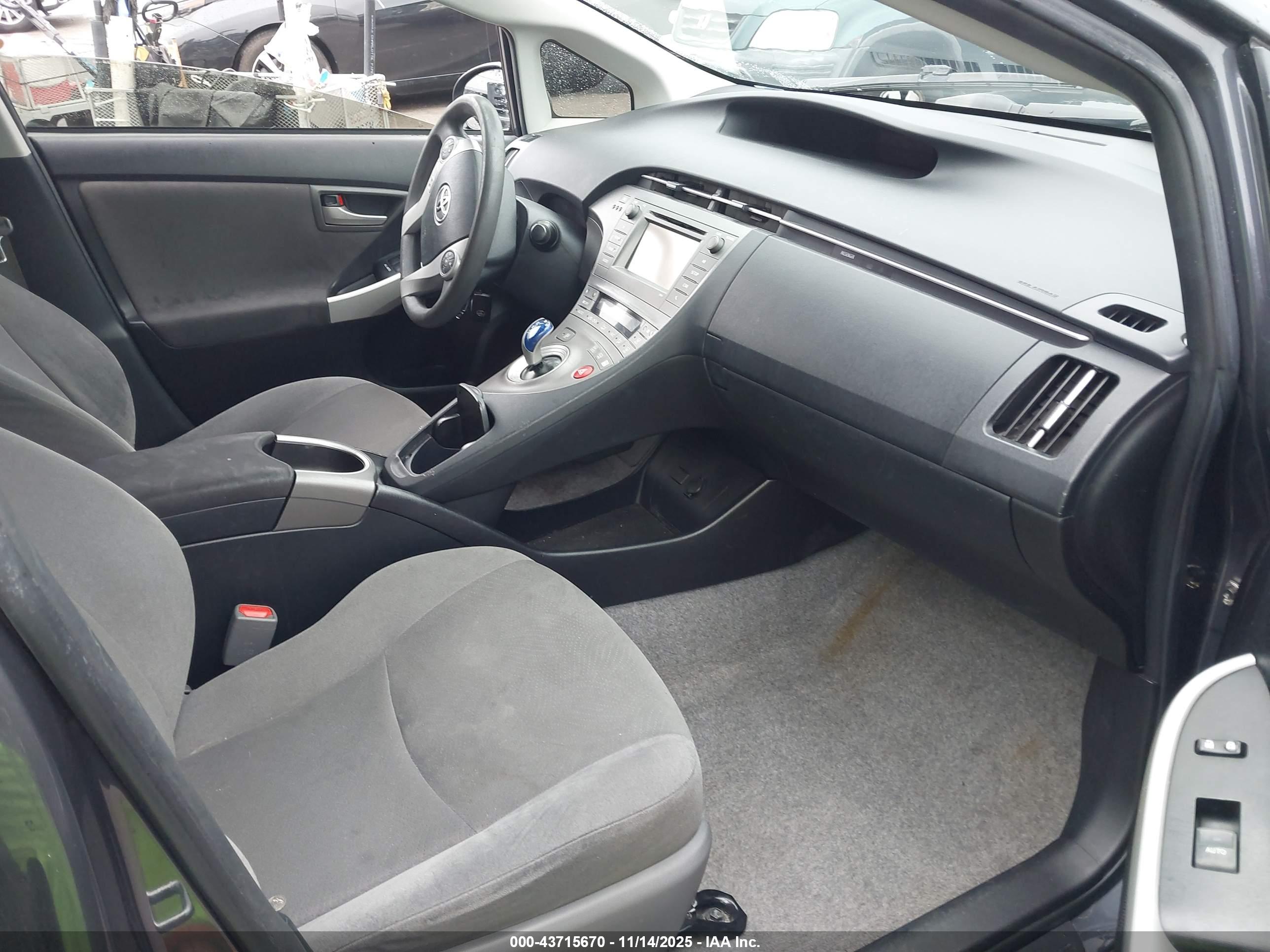 TOYOTA PRIUS image 5