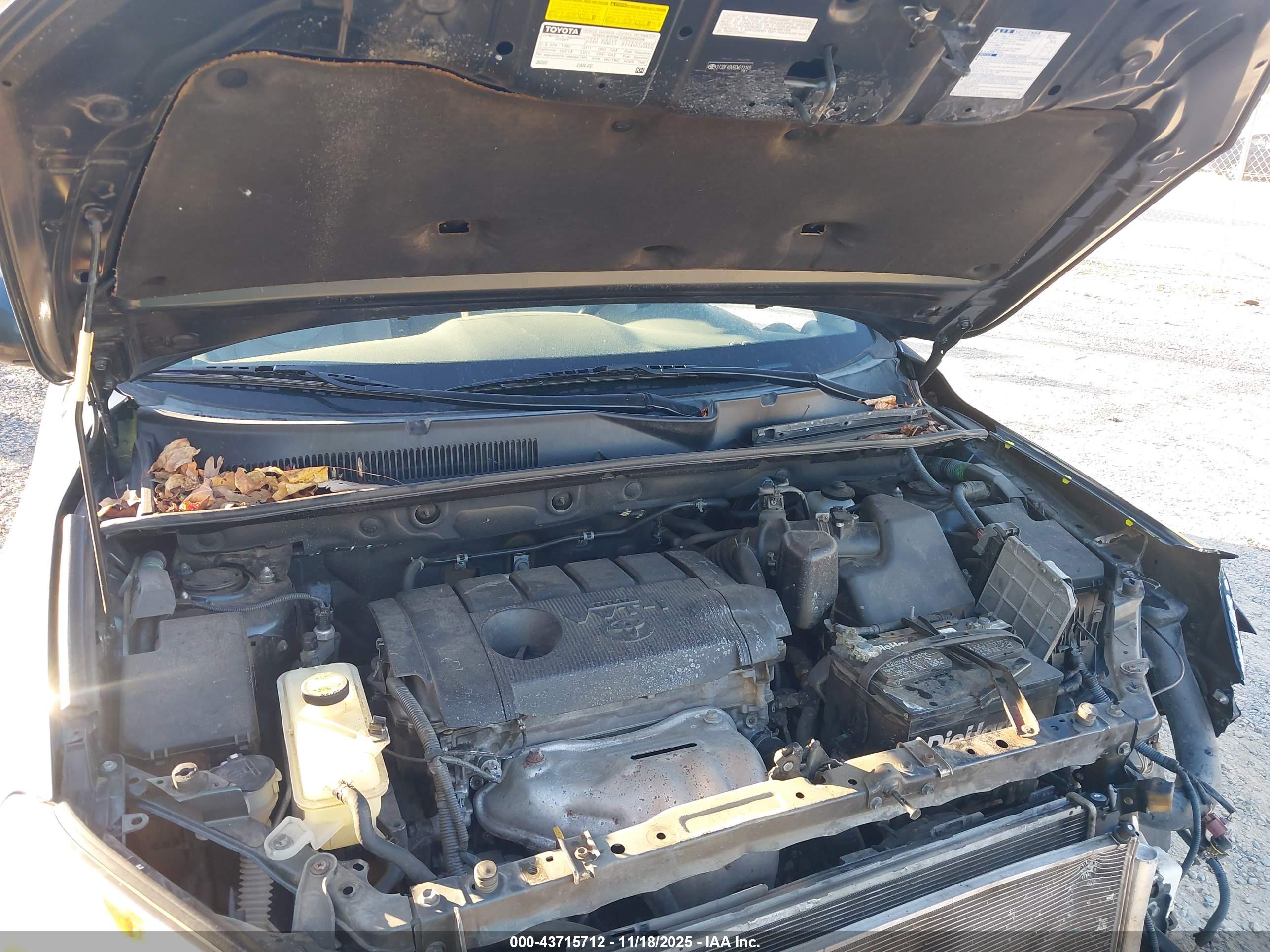 TOYOTA RAV4 image 10