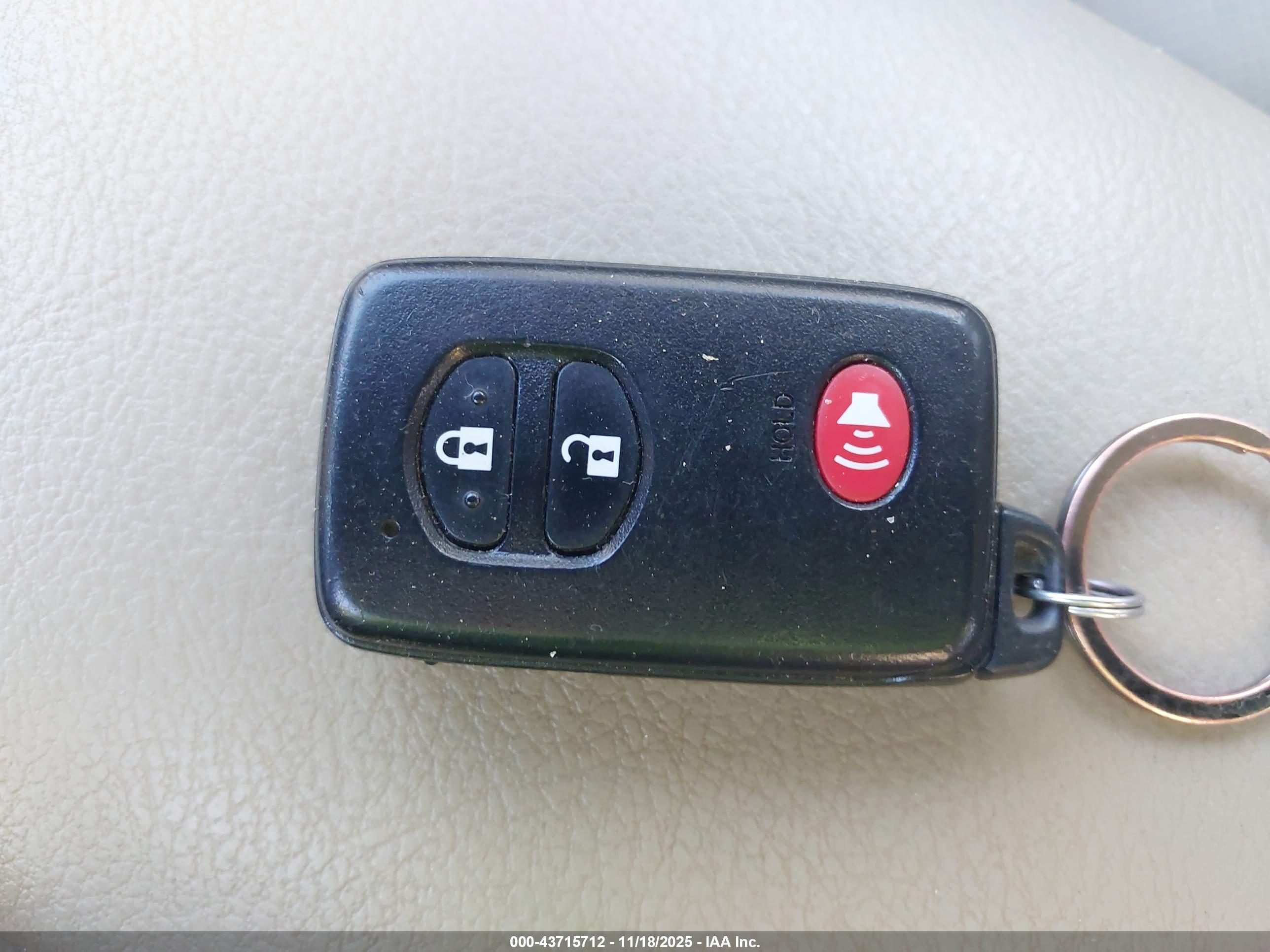 TOYOTA RAV4 image 11