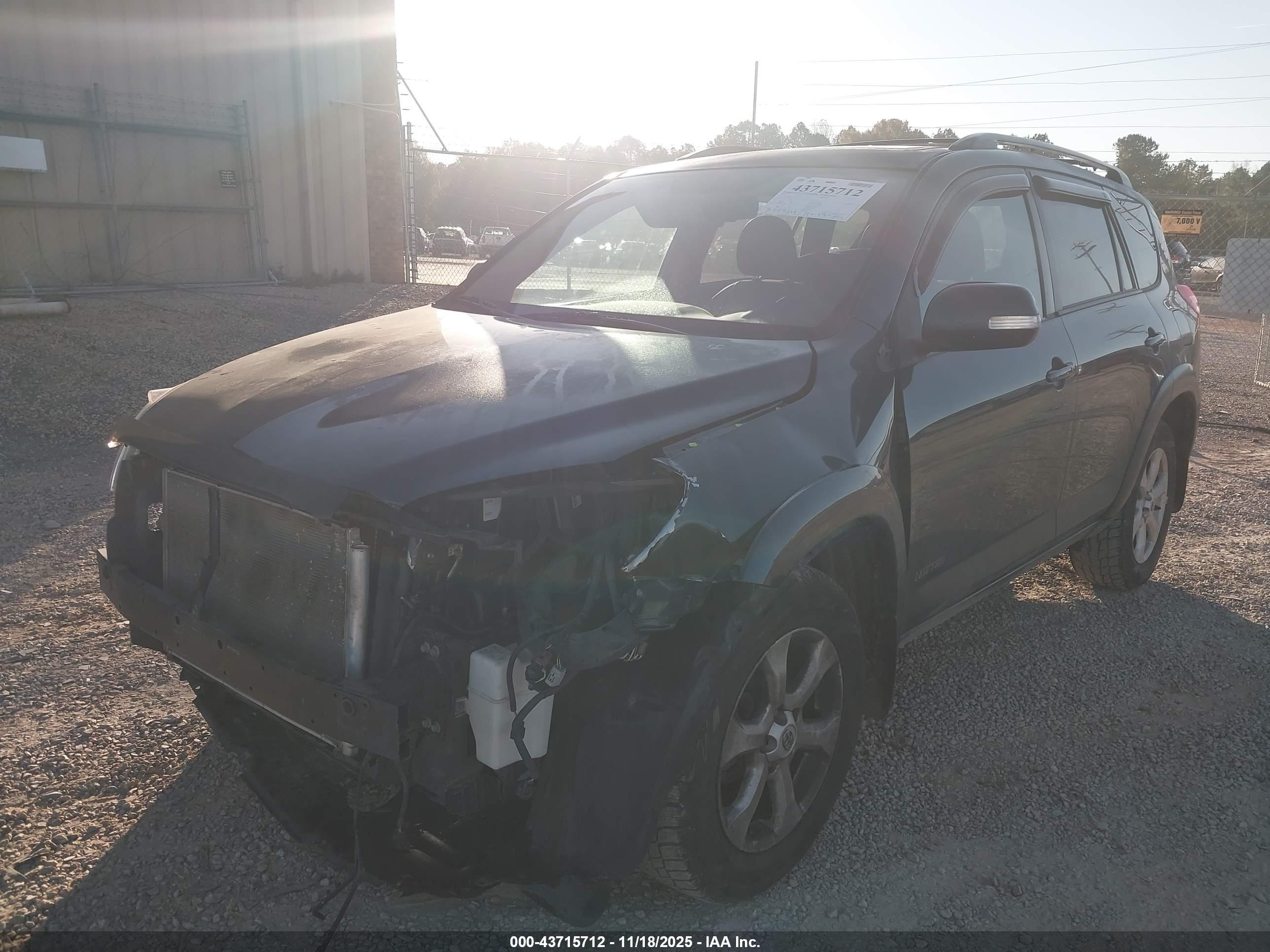 TOYOTA RAV4 image 2