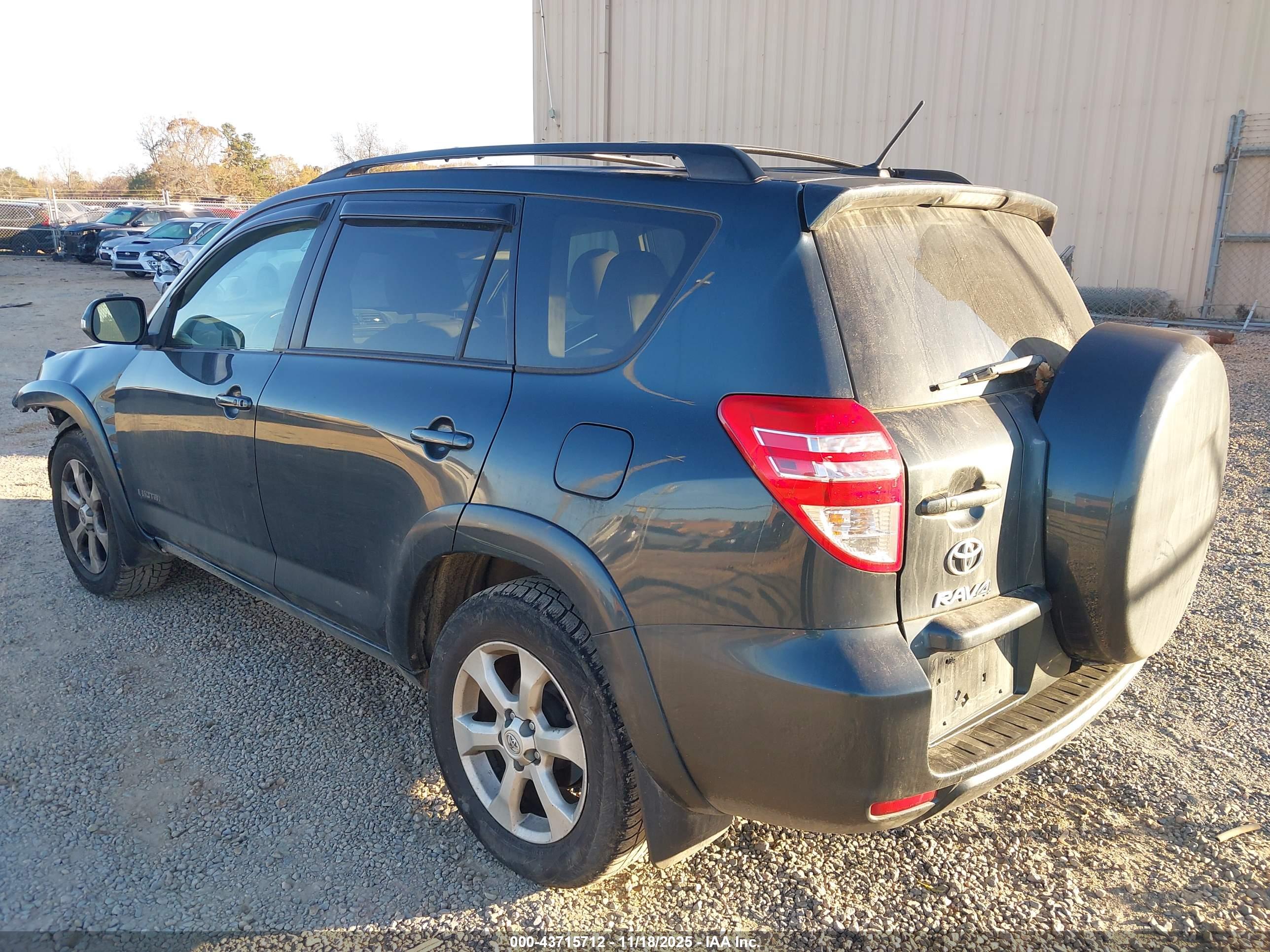 TOYOTA RAV4 image 3