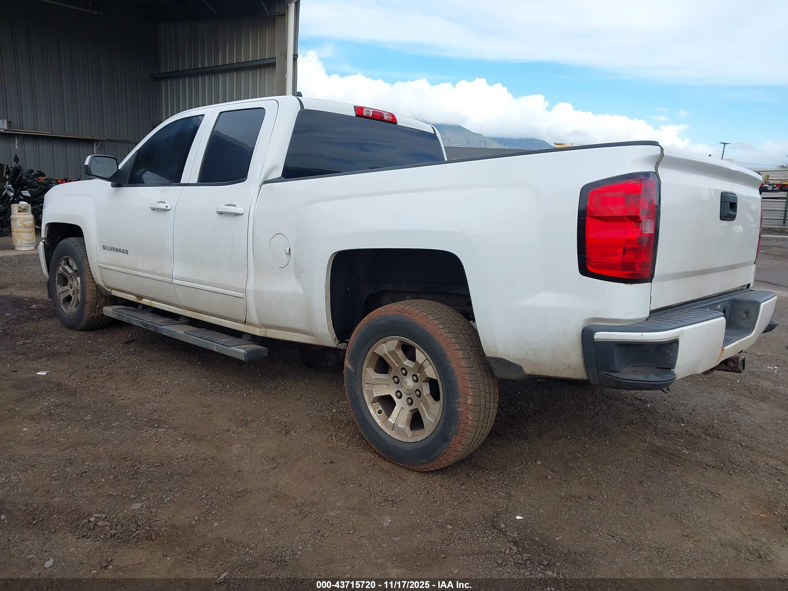 CHEVROLET SILVERADO image 3