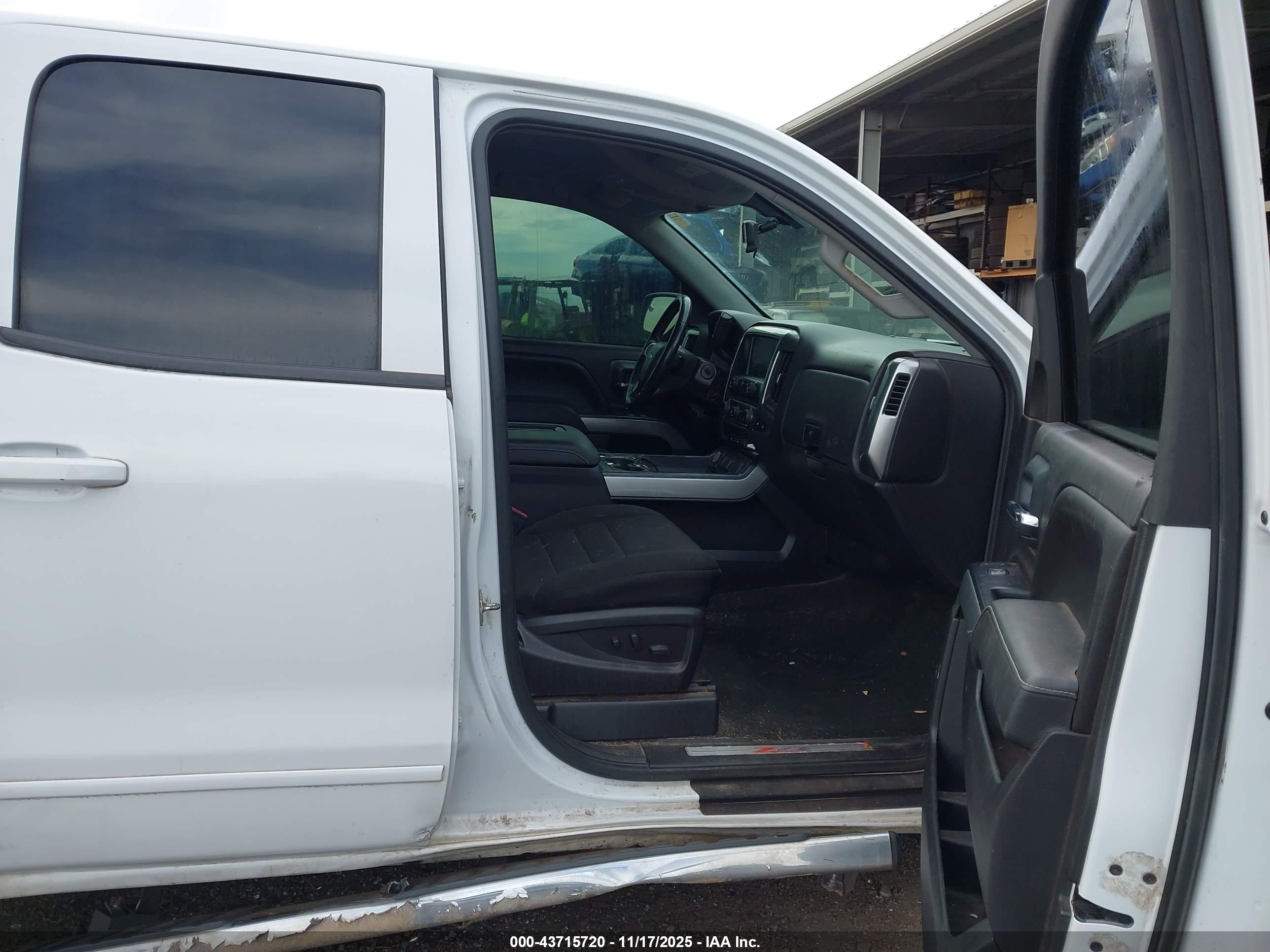 CHEVROLET SILVERADO image 5